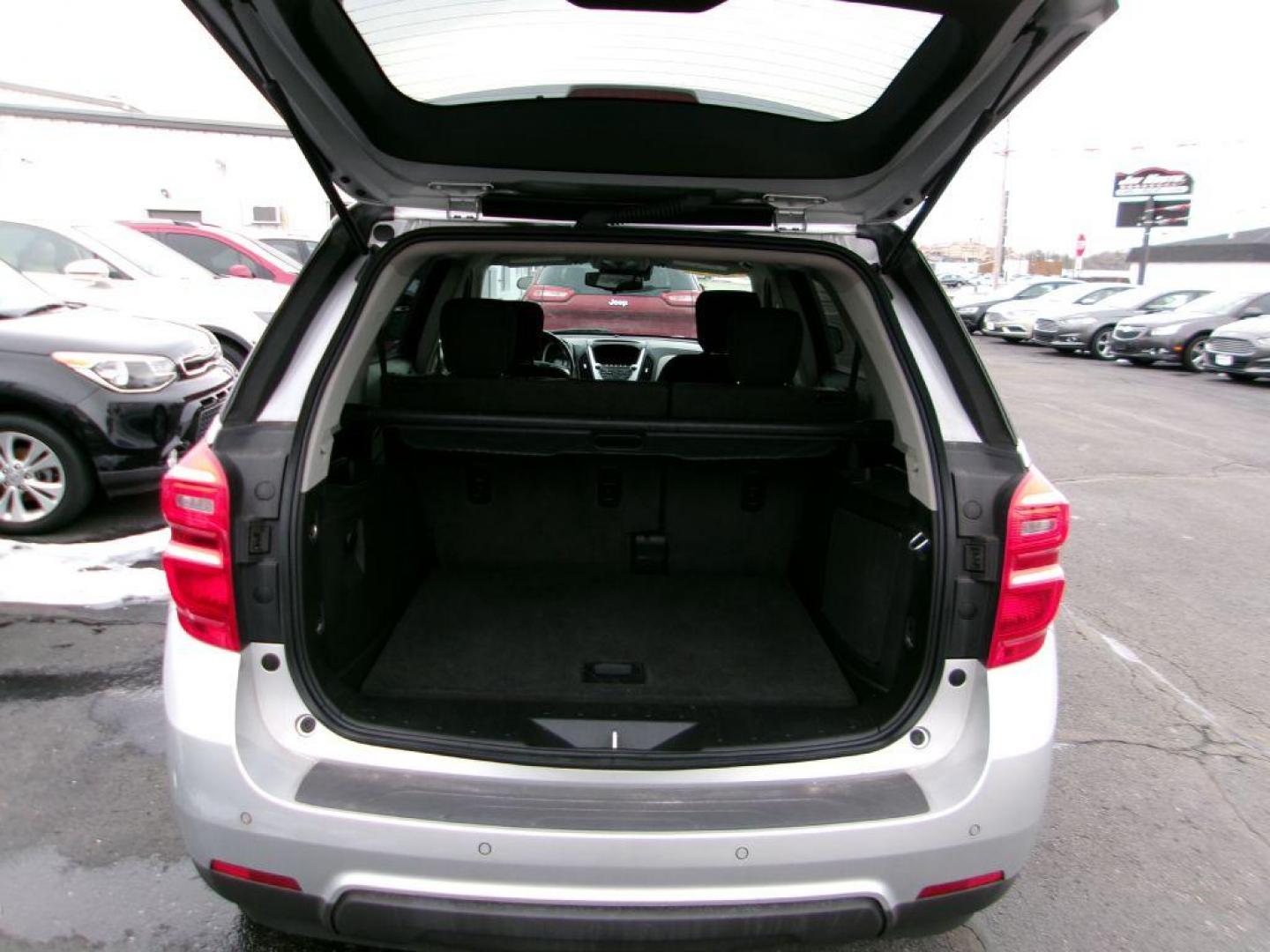 2017 SILVER CHEVROLET EQUINOX LT (2GNFLFEK6H6) with an 2.4L engine, Automatic transmission, located at 501 E. Columbia St., Springfield, OH, 45503, (800) 262-7122, 39.925262, -83.801796 - Photo#7