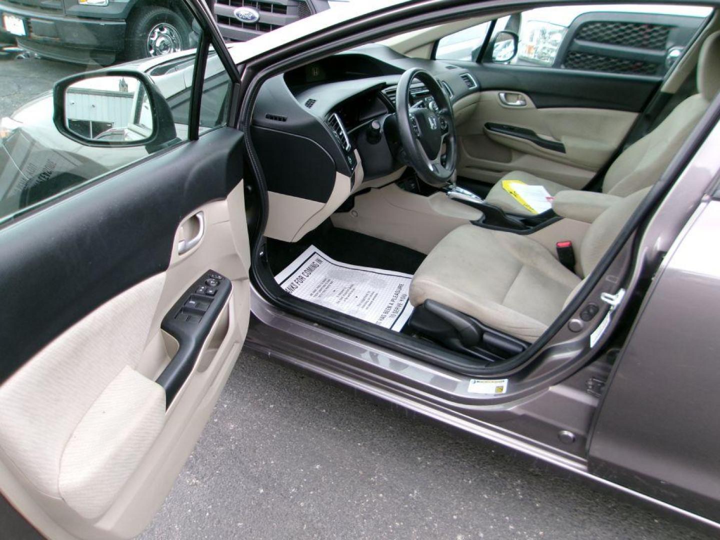 2013 GRAY HONDA CIVIC LX (19XFB2F53DE) with an 1.8L engine, Automatic transmission, located at 501 E. Columbia St., Springfield, OH, 45503, (800) 262-7122, 39.925262, -83.801796 - *** 57 Service Records on CarFax *** Serviced and Detailed *** FWD *** LX *** Jay North Auto has offered hand picked vehicles since 1965! Our customer's enjoy a NO pressure buying experience with a small town feel. All of our vehicles get fully inspected and detailed. We are a preferred dealer - Photo#9