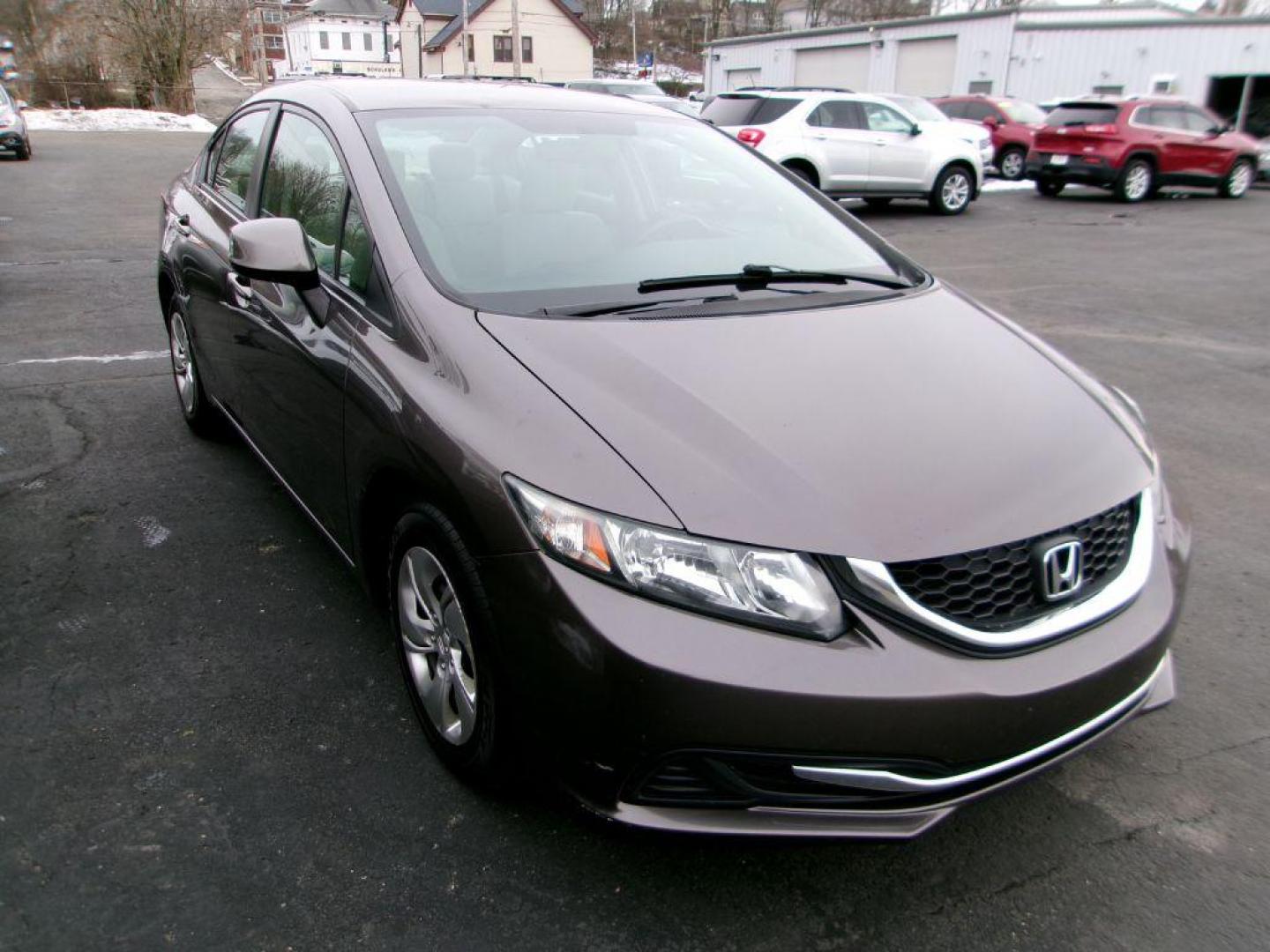 2013 GRAY HONDA CIVIC LX (19XFB2F53DE) with an 1.8L engine, Automatic transmission, located at 501 E. Columbia St., Springfield, OH, 45503, (800) 262-7122, 39.925262, -83.801796 - *** 57 Service Records on CarFax *** Serviced and Detailed *** FWD *** LX *** Jay North Auto has offered hand picked vehicles since 1965! Our customer's enjoy a NO pressure buying experience with a small town feel. All of our vehicles get fully inspected and detailed. We are a preferred dealer - Photo#4