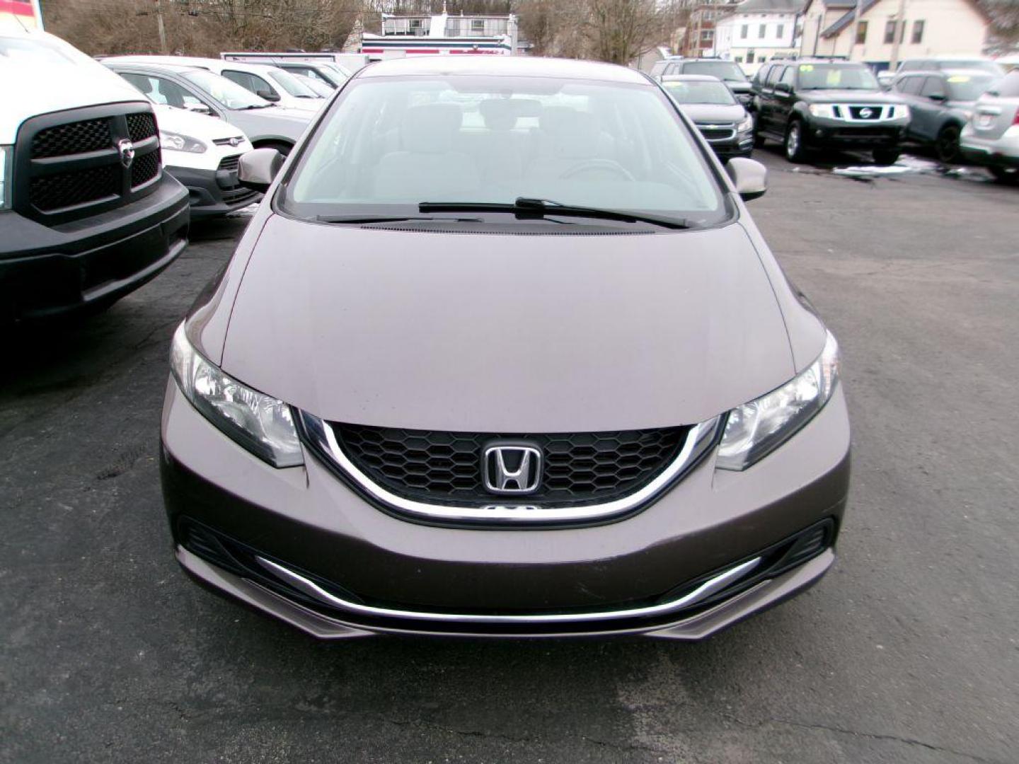 2013 GRAY HONDA CIVIC LX (19XFB2F53DE) with an 1.8L engine, Automatic transmission, located at 501 E. Columbia St., Springfield, OH, 45503, (800) 262-7122, 39.925262, -83.801796 - *** 57 Service Records on CarFax *** Serviced and Detailed *** FWD *** LX *** Jay North Auto has offered hand picked vehicles since 1965! Our customer's enjoy a NO pressure buying experience with a small town feel. All of our vehicles get fully inspected and detailed. We are a preferred dealer - Photo#5