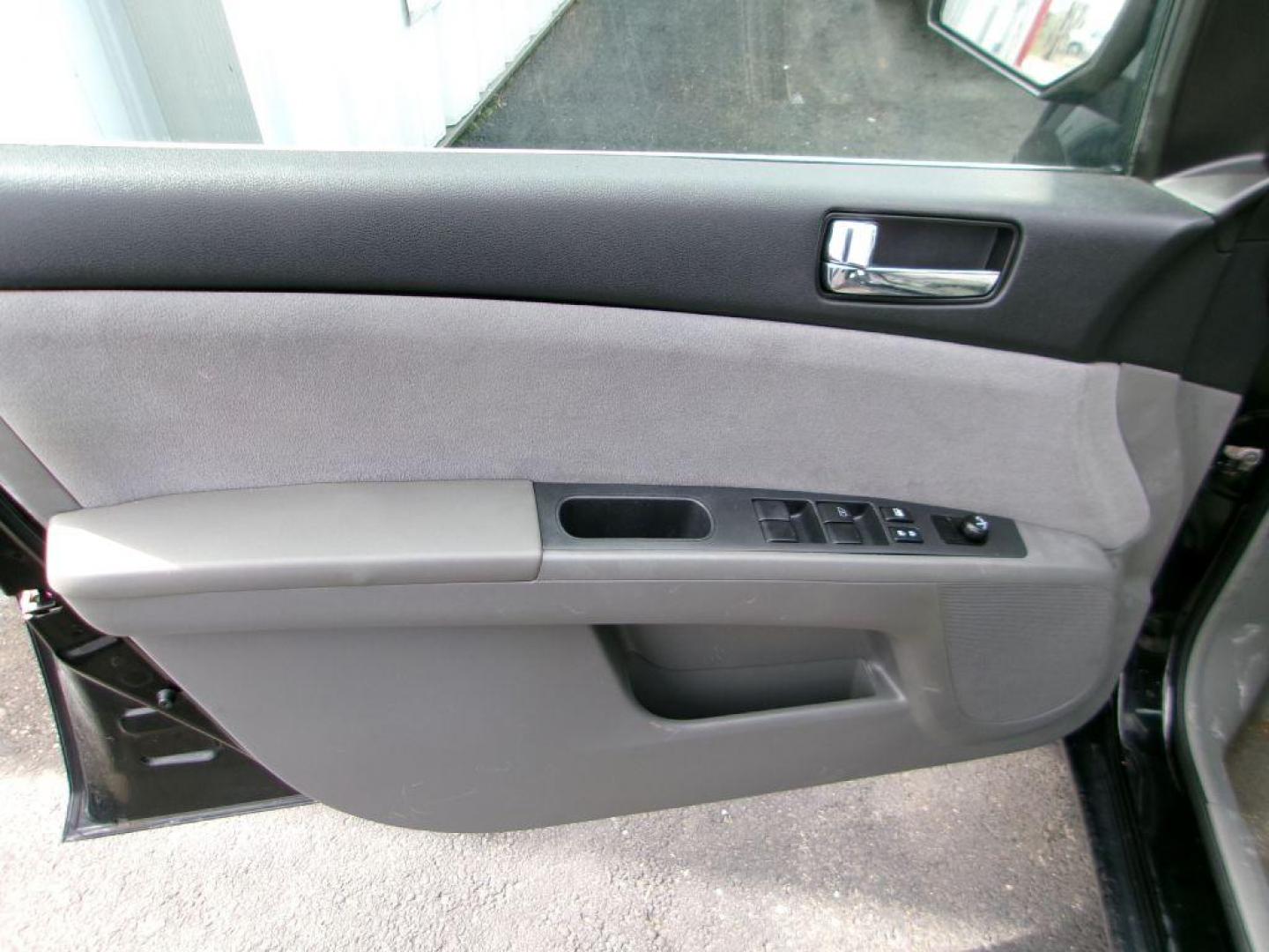 2009 BLACK NISSAN SENTRA 2.0 (3N1AB61E49L) with an 2.0L engine, Continuously Variable transmission, located at 501 E. Columbia St., Springfield, OH, 45503, (800) 262-7122, 39.925262, -83.801796 - Photo#7