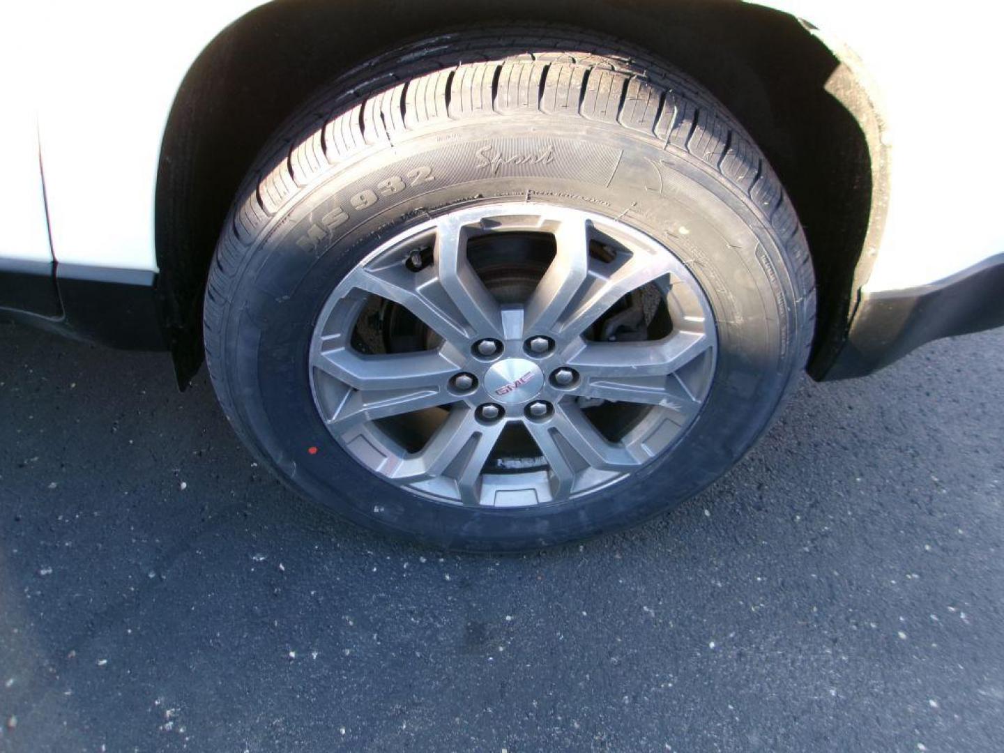 2014 WHITE GMC ACADIA SLT-1 (1GKKVRKD1EJ) with an 3.6L engine, Automatic transmission, located at 501 E. Columbia St., Springfield, OH, 45503, (800) 262-7122, 39.925262, -83.801796 - *** New Tires *** Leather *** Moonroof *** Remote Start *** LOADED *** Serviced and Detailed *** 34 Service Records on CarFax *** Jay North Auto has offered hand picked vehicles since 1965! Our customer's enjoy a NO pressure buying experience with a small town feel. All of our vehicles get fully - Photo#19