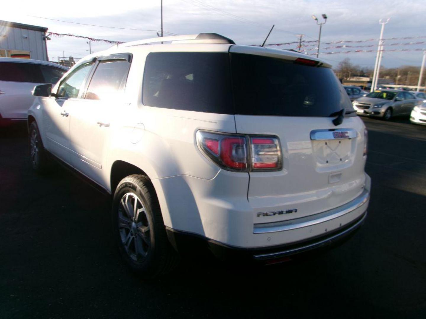 2014 WHITE GMC ACADIA SLT-1 (1GKKVRKD1EJ) with an 3.6L engine, Automatic transmission, located at 501 E. Columbia St., Springfield, OH, 45503, (800) 262-7122, 39.925262, -83.801796 - *** New Tires *** Leather *** Moonroof *** Remote Start *** LOADED *** Serviced and Detailed *** 34 Service Records on CarFax *** Jay North Auto has offered hand picked vehicles since 1965! Our customer's enjoy a NO pressure buying experience with a small town feel. All of our vehicles get fully - Photo#3