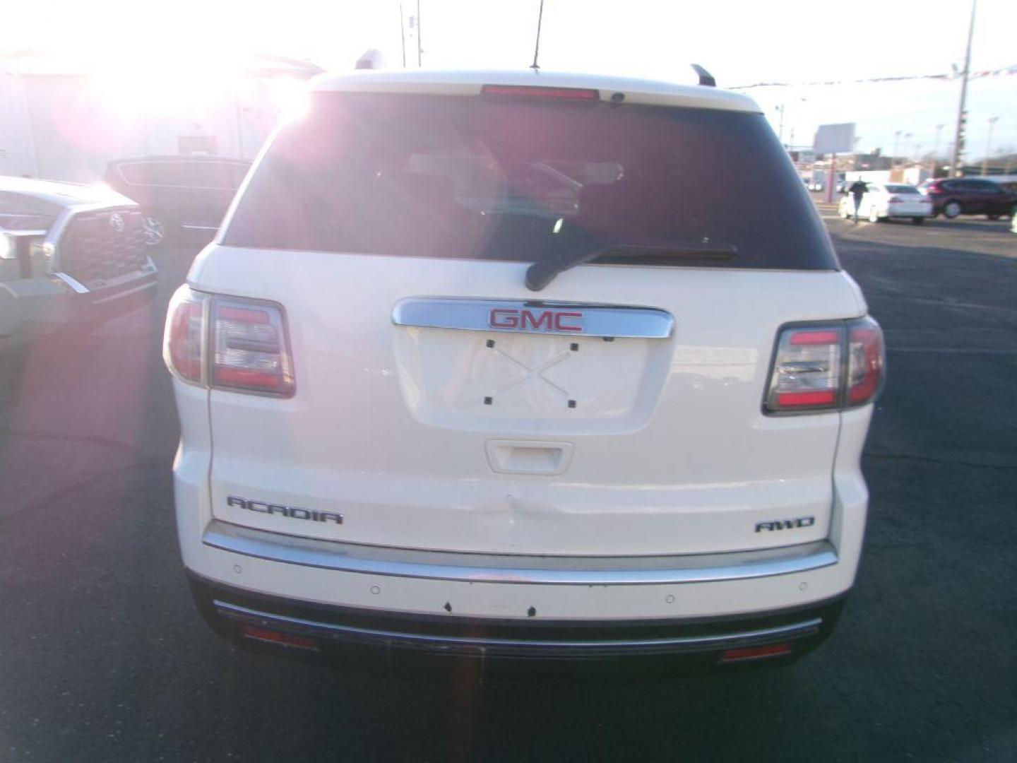 2014 WHITE GMC ACADIA SLT-1 (1GKKVRKD1EJ) with an 3.6L engine, Automatic transmission, located at 501 E. Columbia St., Springfield, OH, 45503, (800) 262-7122, 39.925262, -83.801796 - *** New Tires *** Leather *** Moonroof *** Remote Start *** LOADED *** Serviced and Detailed *** 34 Service Records on CarFax *** Jay North Auto has offered hand picked vehicles since 1965! Our customer's enjoy a NO pressure buying experience with a small town feel. All of our vehicles get fully - Photo#4