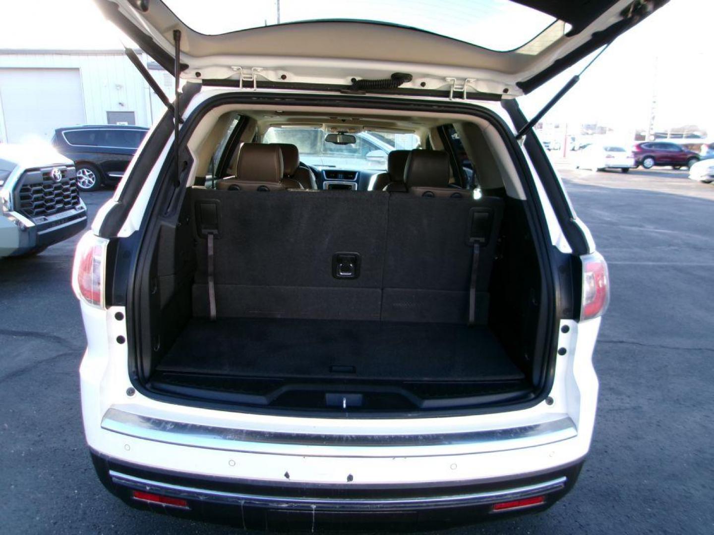 2014 WHITE GMC ACADIA SLT-1 (1GKKVRKD1EJ) with an 3.6L engine, Automatic transmission, located at 501 E. Columbia St., Springfield, OH, 45503, (800) 262-7122, 39.925262, -83.801796 - *** New Tires *** Leather *** Moonroof *** Remote Start *** LOADED *** Serviced and Detailed *** 34 Service Records on CarFax *** Jay North Auto has offered hand picked vehicles since 1965! Our customer's enjoy a NO pressure buying experience with a small town feel. All of our vehicles get fully - Photo#6
