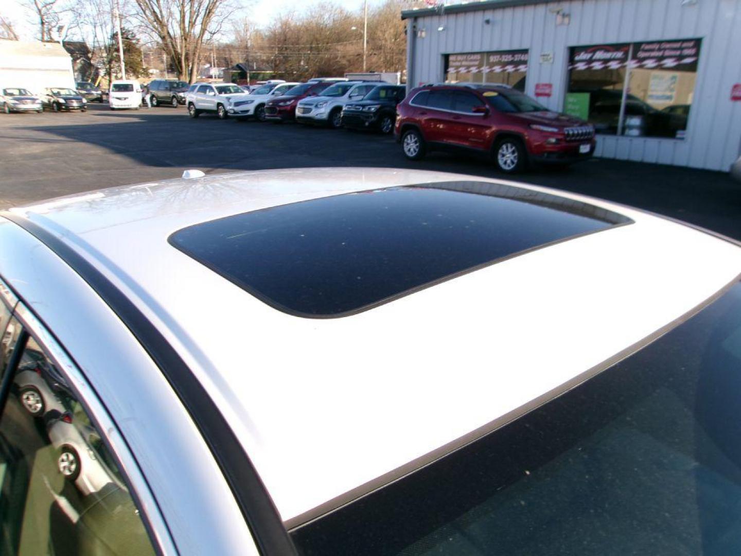 2017 WHITE HONDA ACCORD EXL (1HGCR3F0XHA) with an 3.5L engine, Automatic transmission, located at 501 E. Columbia St., Springfield, OH, 45503, (800) 262-7122, 39.925262, -83.801796 - *** New Tires *** EXL *** Navigation *** Moonroof *** Leather *** Serviced and Detailed *** Premium Audio *** NICE *** Jay North Auto has offered hand picked vehicles since 1965! Our customer's enjoy a NO pressure buying experience with a small town feel. All of our vehicles get fully inspected - Photo#3