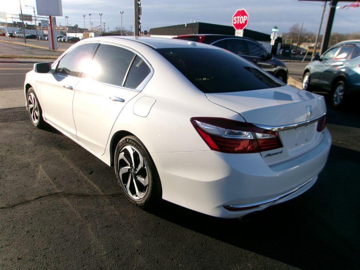 2017 WHITE HONDA ACCORD EXL (1HGCR3F0XHA) with an 3.5L engine, Automatic transmission, located at 501 E. Columbia St., Springfield, OH, 45503, (800) 262-7122, 39.925262, -83.801796 - *** New Tires *** EXL *** Navigation *** Moonroof *** Leather *** Serviced and Detailed *** Premium Audio *** NICE *** Jay North Auto has offered hand picked vehicles since 1965! Our customer's enjoy a NO pressure buying experience with a small town feel. All of our vehicles get fully inspected - Photo#8