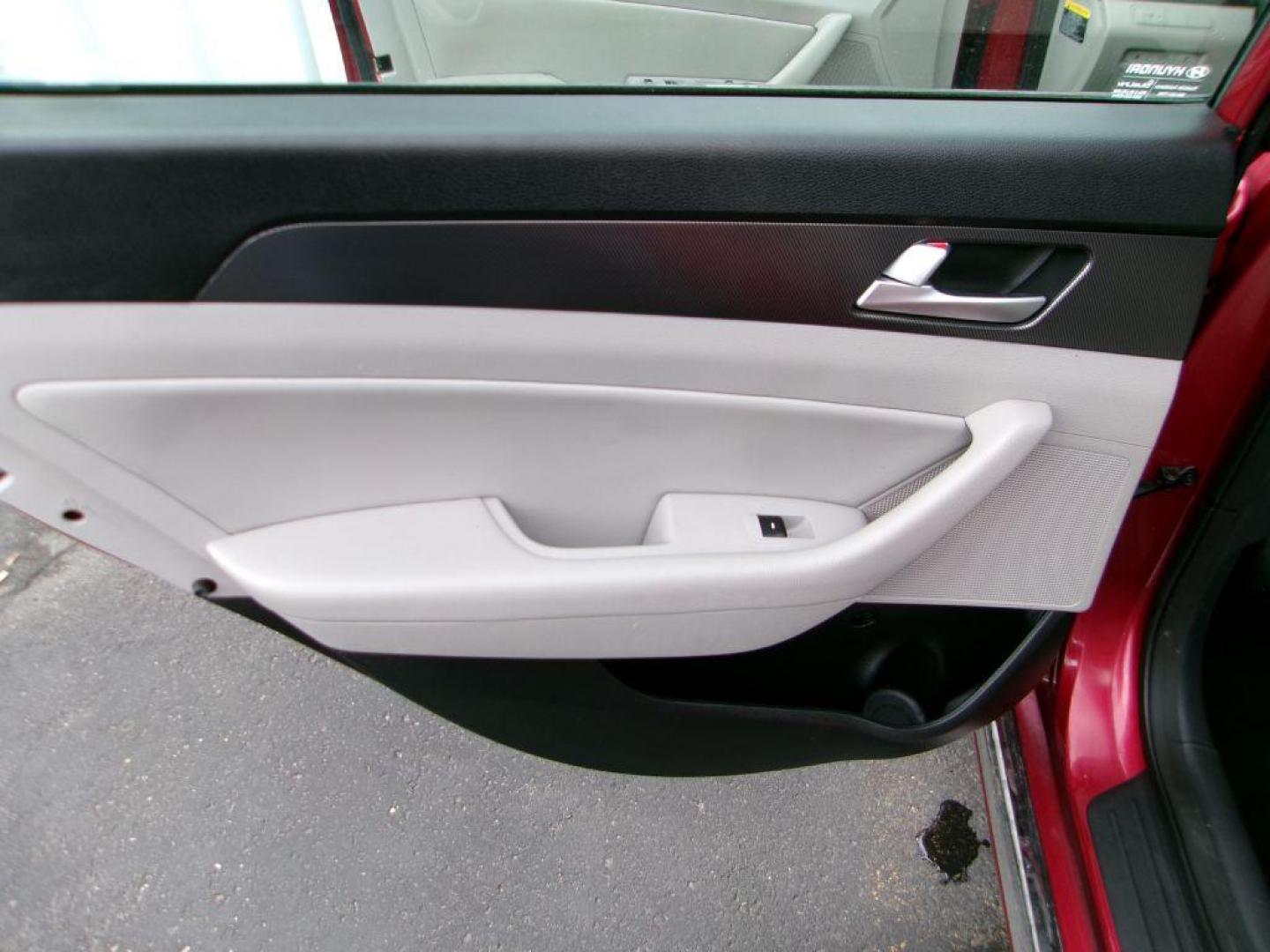 2015 RED HYUNDAI SONATA SPORT (5NPE34AF4FH) with an 2.4L engine, Automatic transmission, located at 501 E. Columbia St., Springfield, OH, 45503, (800) 262-7122, 39.925262, -83.801796 - Photo#9