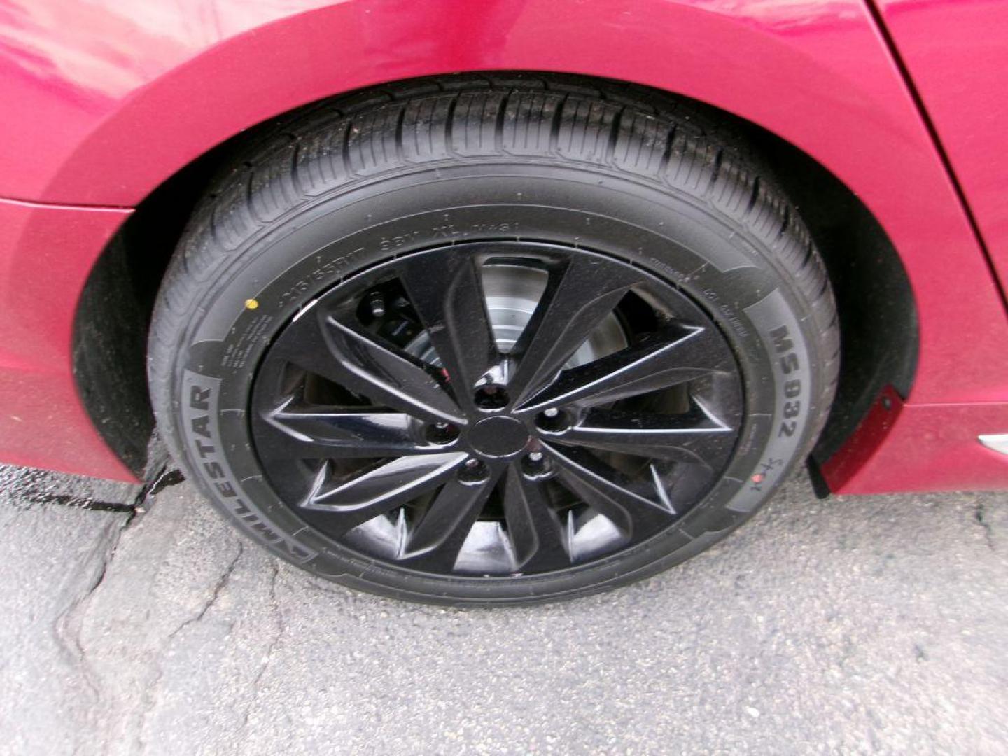 2015 RED HYUNDAI SONATA SPORT (5NPE34AF4FH) with an 2.4L engine, Automatic transmission, located at 501 E. Columbia St., Springfield, OH, 45503, (800) 262-7122, 39.925262, -83.801796 - Photo#17