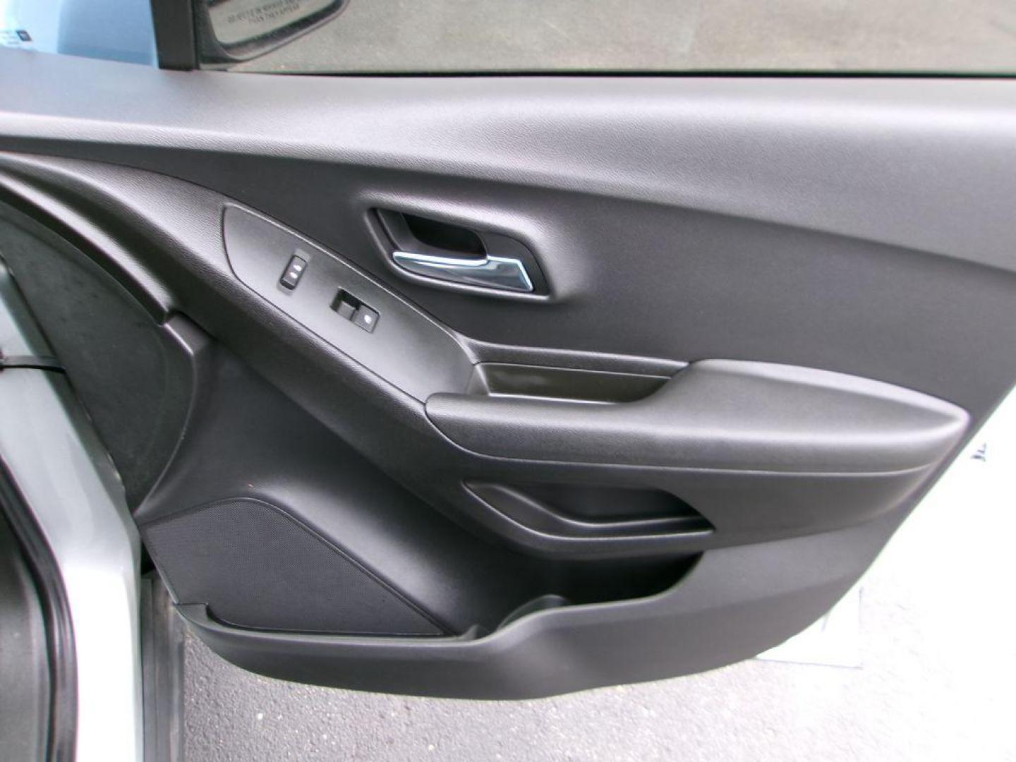2019 SILVER CHEVROLET TRAX LS (3GNCJKSB9KL) with an 1.4L engine, Automatic transmission, located at 501 E. Columbia St., Springfield, OH, 45503, (800) 262-7122, 39.925262, -83.801796 - Photo#15
