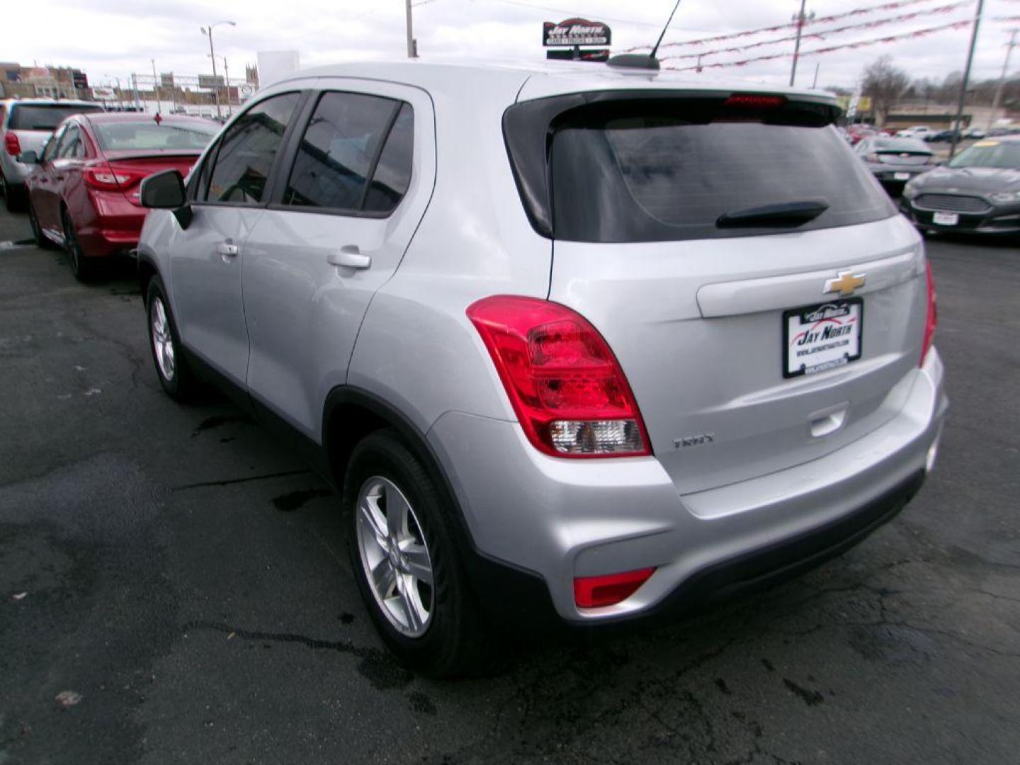 2019 SILVER CHEVROLET TRAX LS (3GNCJKSB9KL) with an 1.4L engine, Automatic transmission, located at 501 E. Columbia St., Springfield, OH, 45503, (800) 262-7122, 39.925262, -83.801796 - Photo#5