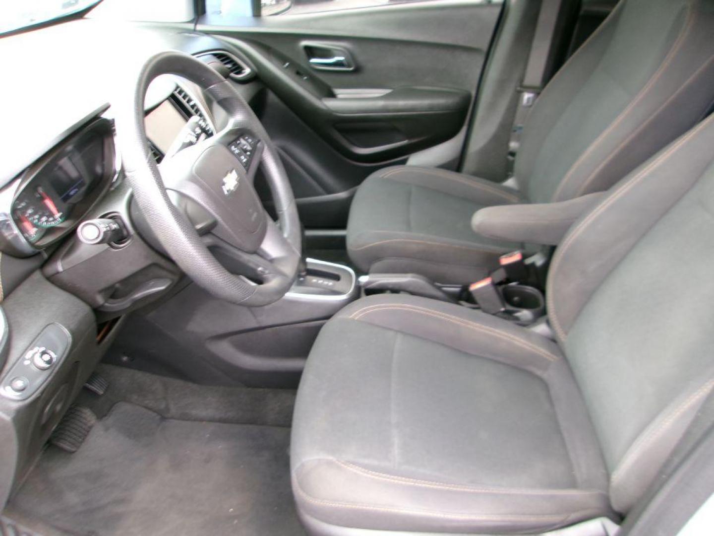 2019 SILVER CHEVROLET TRAX LS (3GNCJKSB9KL) with an 1.4L engine, Automatic transmission, located at 501 E. Columbia St., Springfield, OH, 45503, (800) 262-7122, 39.925262, -83.801796 - Photo#8