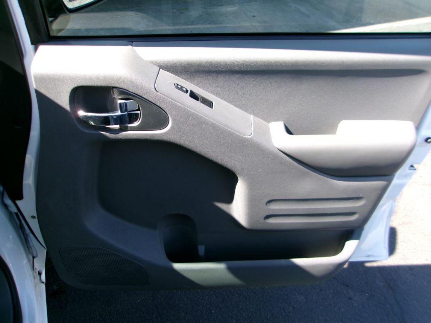 2016 WHITE NISSAN FRONTIER SV (1N6AD0EV7GN) with an 4.0L engine, Automatic transmission, located at 501 E. Columbia St., Springfield, OH, 45503, (800) 262-7122, 39.925262, -83.801796 - *** SV *** New Tires *** 4x4 *** Serviced and Detailed *** 4.0L V6 *** Clean CarFax *** Jay North Auto has offered hand picked vehicles since 1965! Our customer's enjoy a NO pressure buying experience with a small town feel. All of our vehicles get fully inspected and detailed. We are a preferr - Photo#15