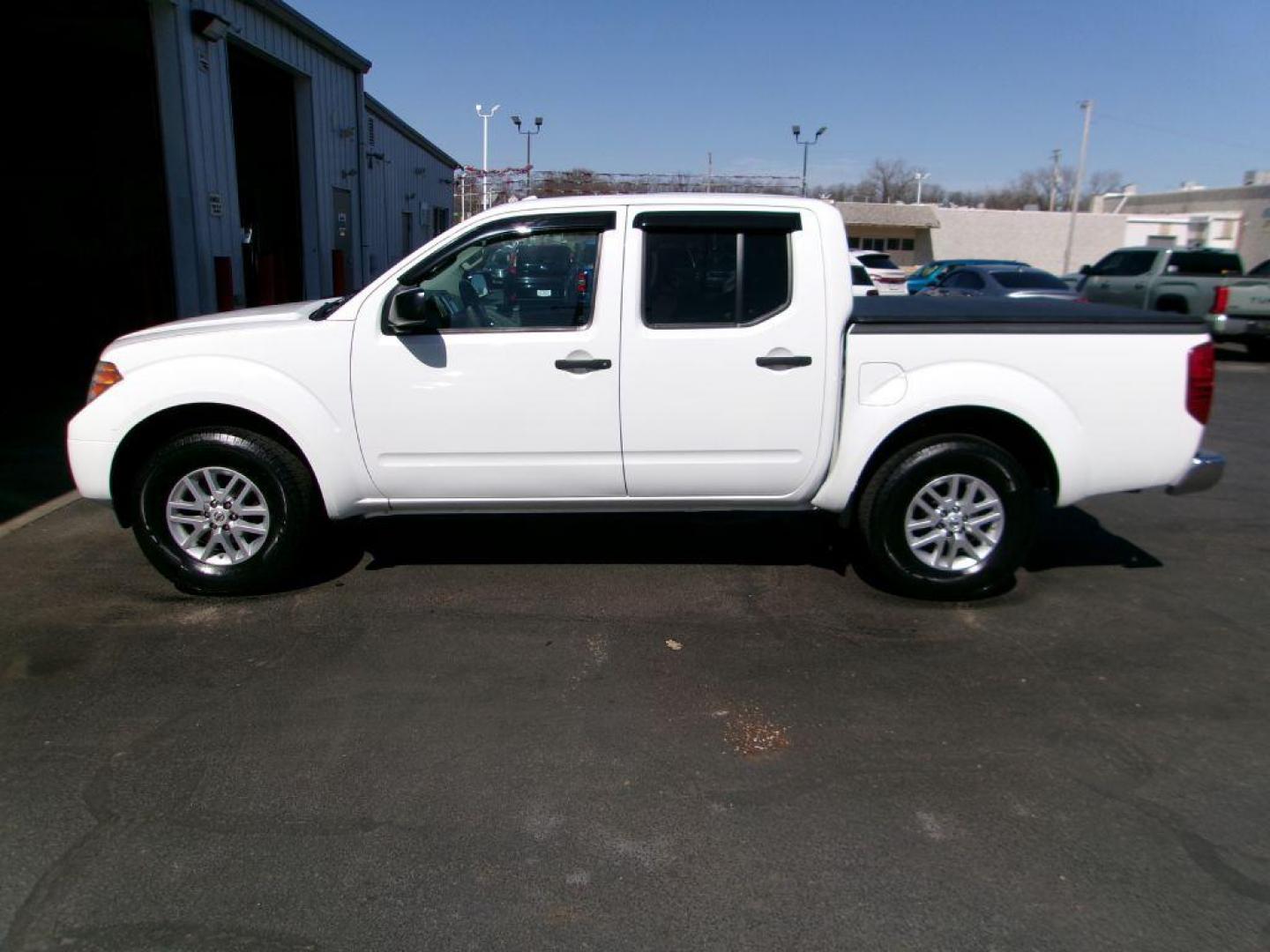 2016 WHITE NISSAN FRONTIER SV (1N6AD0EV7GN) with an 4.0L engine, Automatic transmission, located at 501 E. Columbia St., Springfield, OH, 45503, (800) 262-7122, 39.925262, -83.801796 - *** SV *** New Tires *** 4x4 *** Serviced and Detailed *** 4.0L V6 *** Clean CarFax *** Jay North Auto has offered hand picked vehicles since 1965! Our customer's enjoy a NO pressure buying experience with a small town feel. All of our vehicles get fully inspected and detailed. We are a preferr - Photo#6