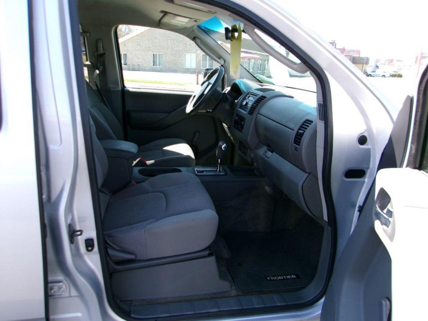 2011 SILVER NISSAN FRONTIER S (1N6AD0ER2BC) with an 4.0L engine, Automatic transmission, located at 501 E. Columbia St., Springfield, OH, 45503, (800) 262-7122, 39.925262, -83.801796 - Photo#10