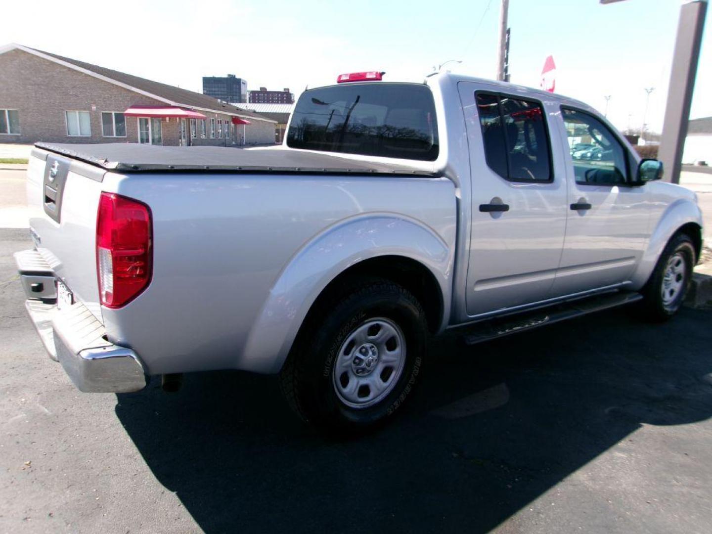 2011 SILVER NISSAN FRONTIER S (1N6AD0ER2BC) with an 4.0L engine, Automatic transmission, located at 501 E. Columbia St., Springfield, OH, 45503, (800) 262-7122, 39.925262, -83.801796 - Photo#3
