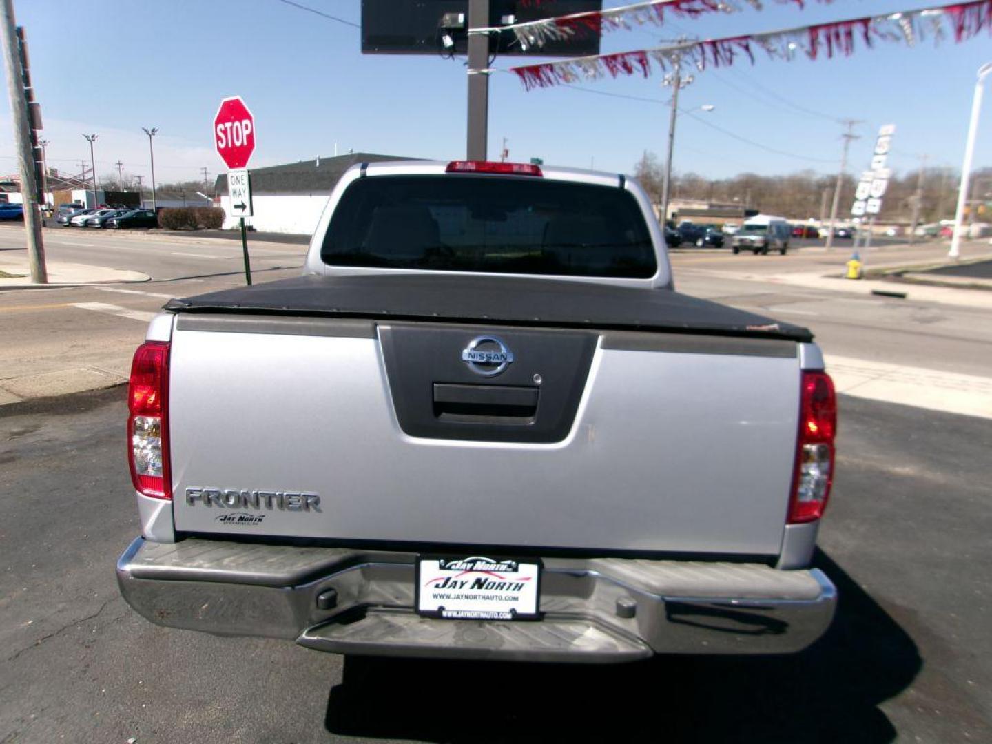 2011 SILVER NISSAN FRONTIER S (1N6AD0ER2BC) with an 4.0L engine, Automatic transmission, located at 501 E. Columbia St., Springfield, OH, 45503, (800) 262-7122, 39.925262, -83.801796 - Photo#4