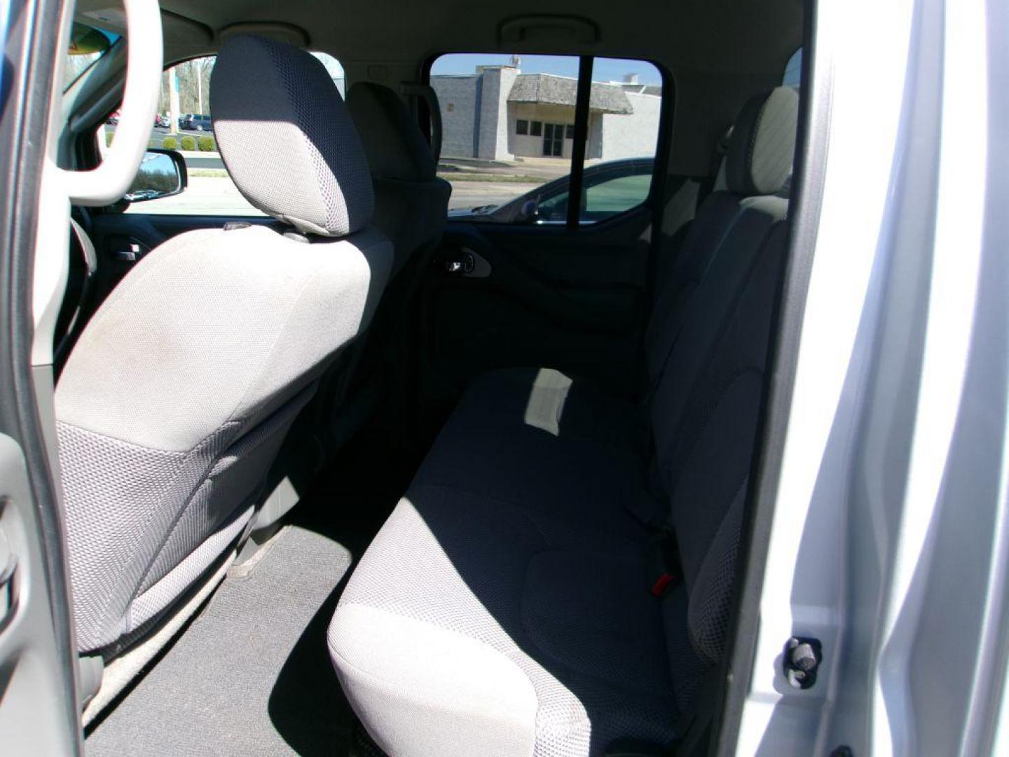 2011 SILVER NISSAN FRONTIER S (1N6AD0ER2BC) with an 4.0L engine, Automatic transmission, located at 501 E. Columbia St., Springfield, OH, 45503, (800) 262-7122, 39.925262, -83.801796 - Photo#5
