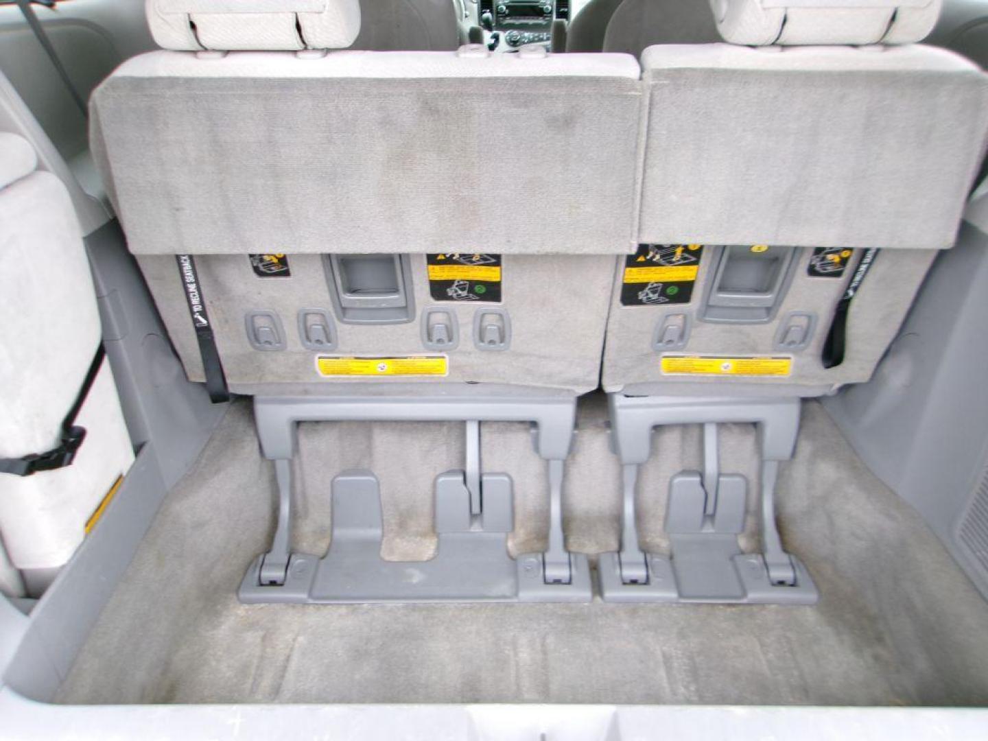 2014 GRAY TOYOTA SIENNA LE (5TDKK3DC3ES) with an 3.5L engine, Automatic transmission, located at 501 E. Columbia St., Springfield, OH, 45503, (800) 262-7122, 39.925262, -83.801796 - ***Clean Carfax***Drivers Rear Power Sliding Door Not Working***New Battery***LE***3.5L V6***3rd Row Seating***Serviced and Detailed*** Jay North Auto has offered hand picked vehicles since 1965! Our customer's enjoy a NO pressure buying experience with a small town feel. All of our vehicles g - Photo#12