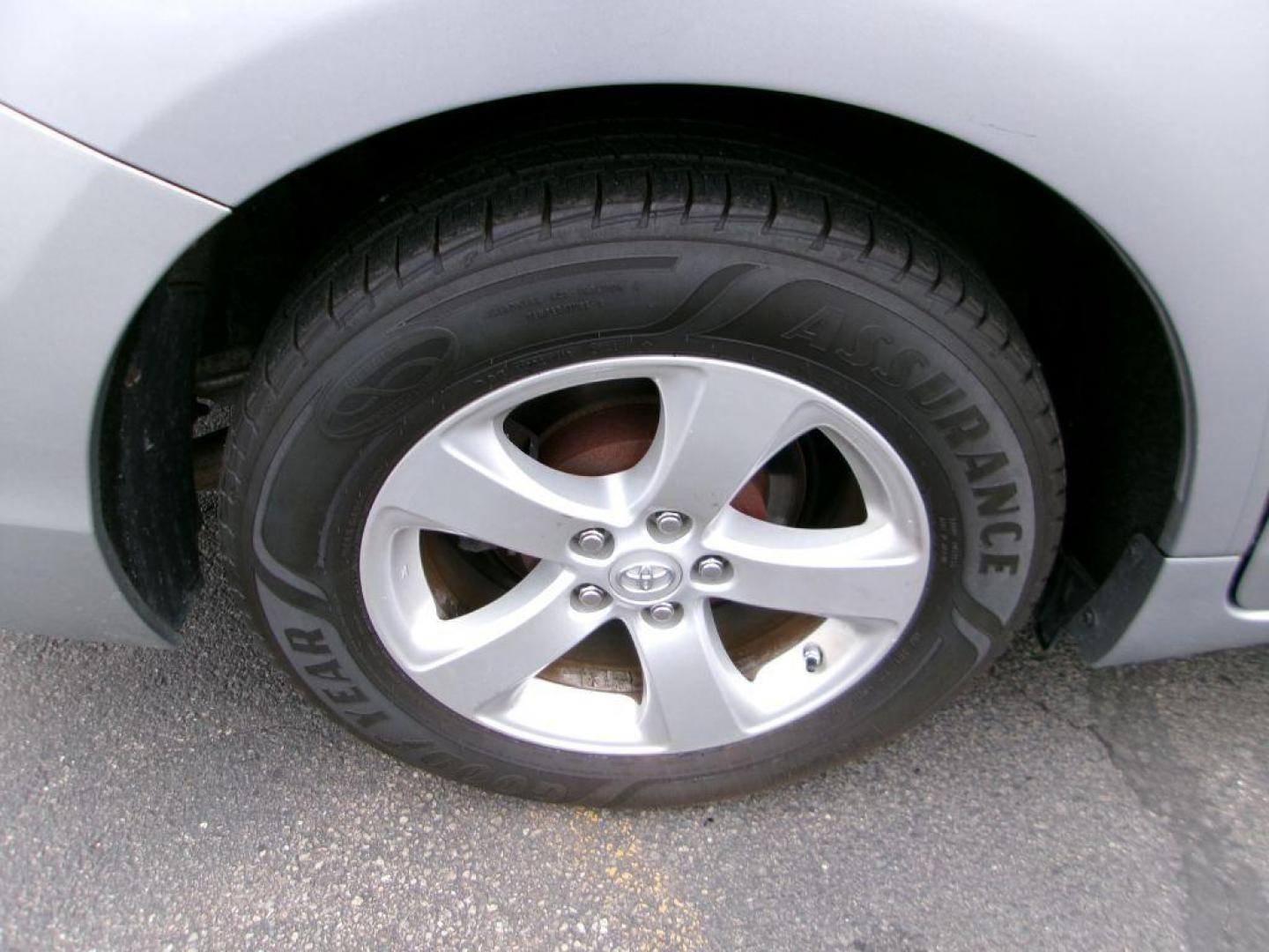 2014 GRAY TOYOTA SIENNA LE (5TDKK3DC3ES) with an 3.5L engine, Automatic transmission, located at 501 E. Columbia St., Springfield, OH, 45503, (800) 262-7122, 39.925262, -83.801796 - ***Clean Carfax***Drivers Rear Power Sliding Door Not Working***New Battery***LE***3.5L V6***3rd Row Seating***Serviced and Detailed*** Jay North Auto has offered hand picked vehicles since 1965! Our customer's enjoy a NO pressure buying experience with a small town feel. All of our vehicles g - Photo#17