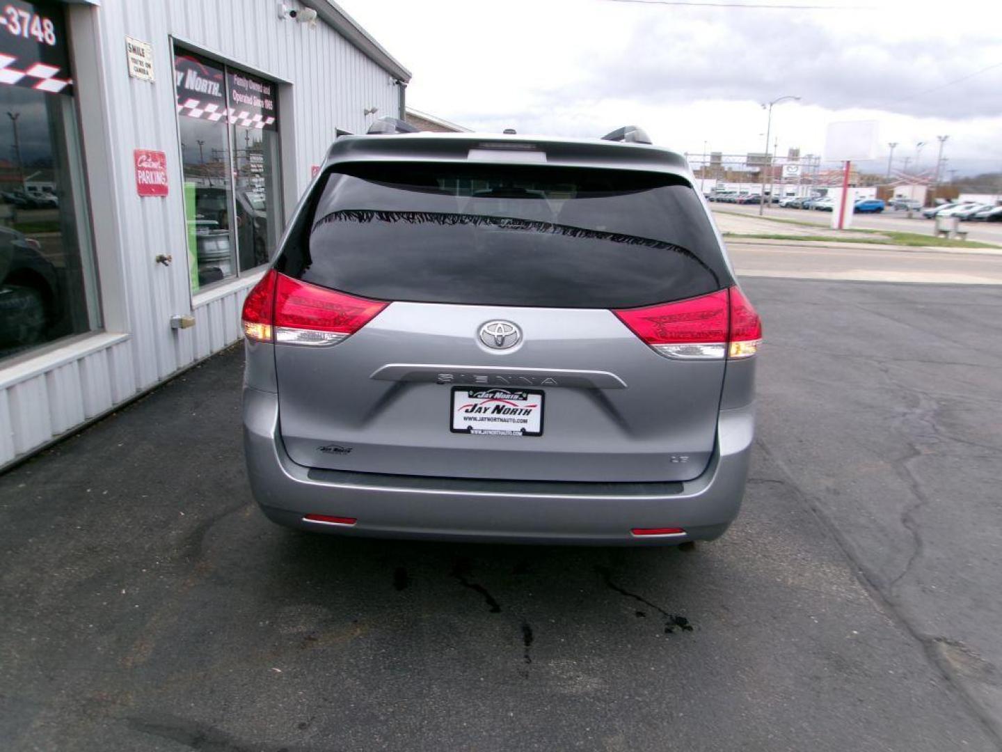 2014 GRAY TOYOTA SIENNA LE (5TDKK3DC3ES) with an 3.5L engine, Automatic transmission, located at 501 E. Columbia St., Springfield, OH, 45503, (800) 262-7122, 39.925262, -83.801796 - ***Clean Carfax***Drivers Rear Power Sliding Door Not Working***New Battery***LE***3.5L V6***3rd Row Seating***Serviced and Detailed*** Jay North Auto has offered hand picked vehicles since 1965! Our customer's enjoy a NO pressure buying experience with a small town feel. All of our vehicles g - Photo#4