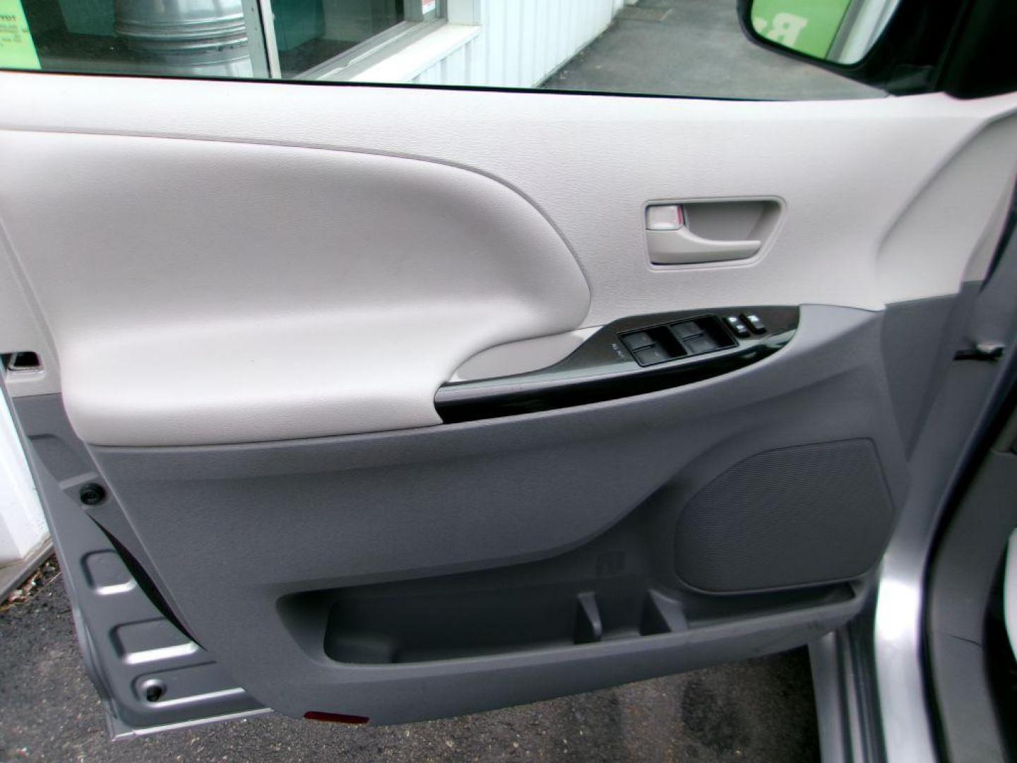 2014 GRAY TOYOTA SIENNA LE (5TDKK3DC3ES) with an 3.5L engine, Automatic transmission, located at 501 E. Columbia St., Springfield, OH, 45503, (800) 262-7122, 39.925262, -83.801796 - ***Clean Carfax***Drivers Rear Power Sliding Door Not Working***New Battery***LE***3.5L V6***3rd Row Seating***Serviced and Detailed*** Jay North Auto has offered hand picked vehicles since 1965! Our customer's enjoy a NO pressure buying experience with a small town feel. All of our vehicles g - Photo#7