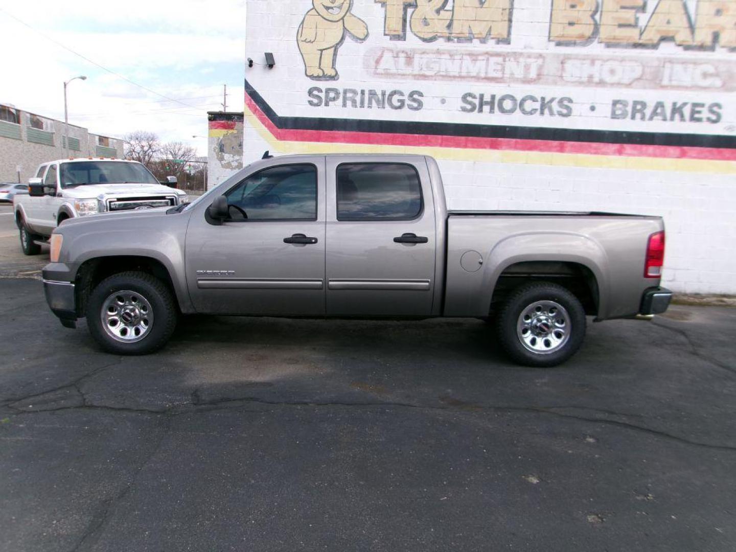 2012 GRAY GMC SIERRA 1500 CREW CAB (3GTP1UEA2CG) with an 4.8L engine, Automatic transmission, located at 501 E. Columbia St., Springfield, OH, 45503, (800) 262-7122, 39.925262, -83.801796 - Photo#0