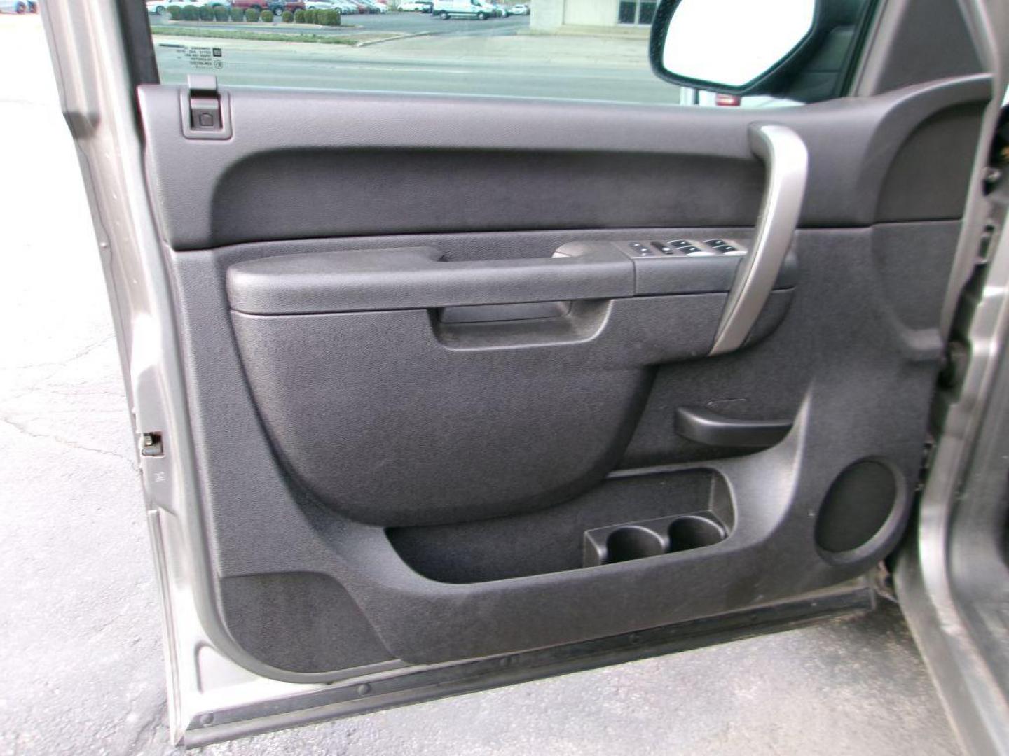 2012 GRAY GMC SIERRA 1500 CREW CAB (3GTP1UEA2CG) with an 4.8L engine, Automatic transmission, located at 501 E. Columbia St., Springfield, OH, 45503, (800) 262-7122, 39.925262, -83.801796 - Photo#9