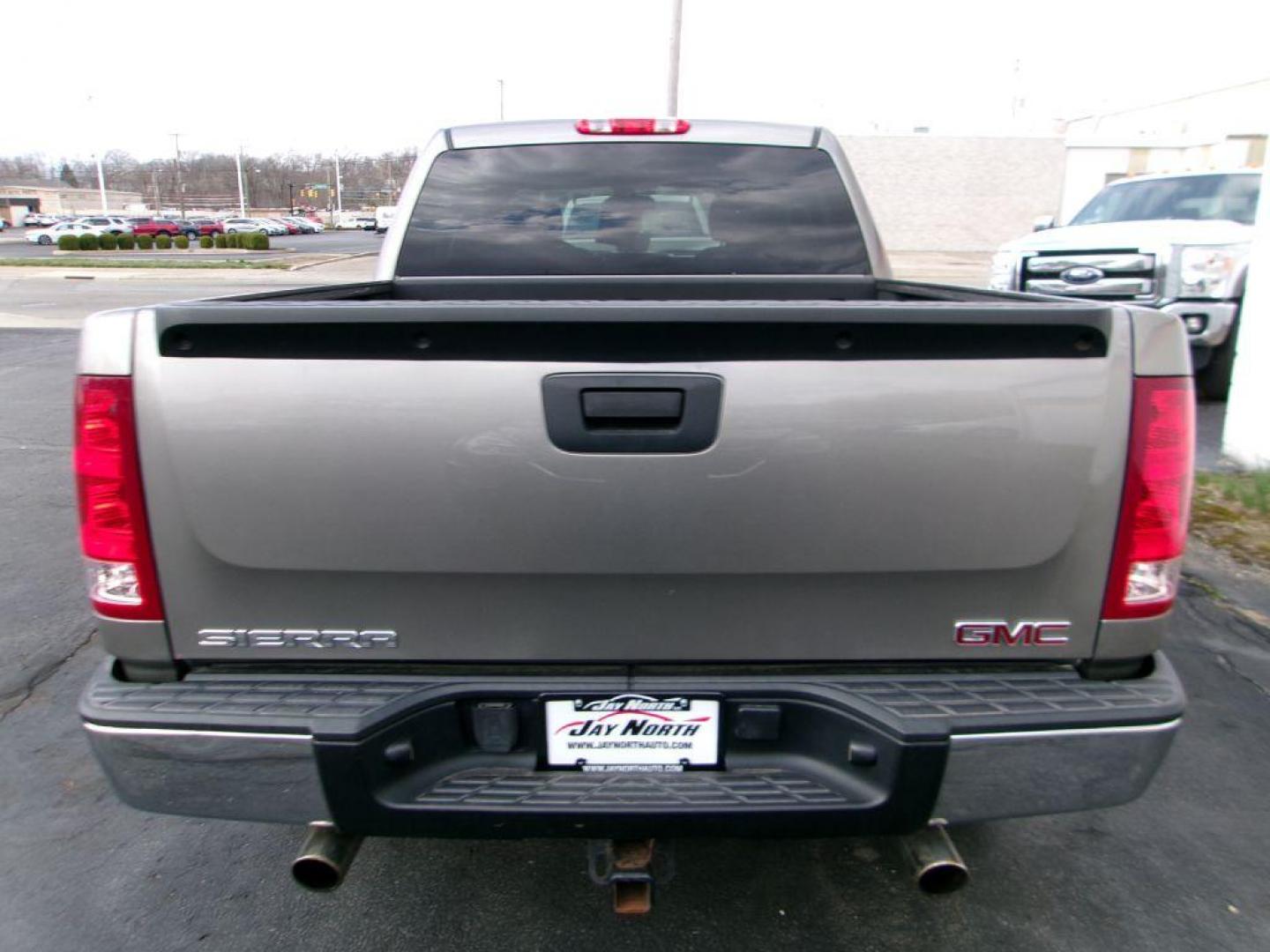 2012 GRAY GMC SIERRA 1500 CREW CAB (3GTP1UEA2CG) with an 4.8L engine, Automatic transmission, located at 501 E. Columbia St., Springfield, OH, 45503, (800) 262-7122, 39.925262, -83.801796 - Photo#3