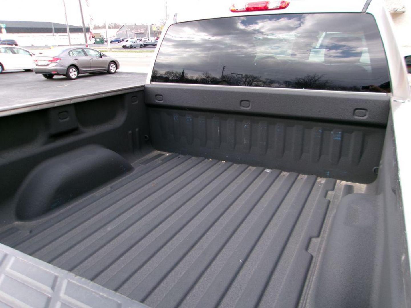 2012 GRAY GMC SIERRA 1500 CREW CAB (3GTP1UEA2CG) with an 4.8L engine, Automatic transmission, located at 501 E. Columbia St., Springfield, OH, 45503, (800) 262-7122, 39.925262, -83.801796 - Photo#5