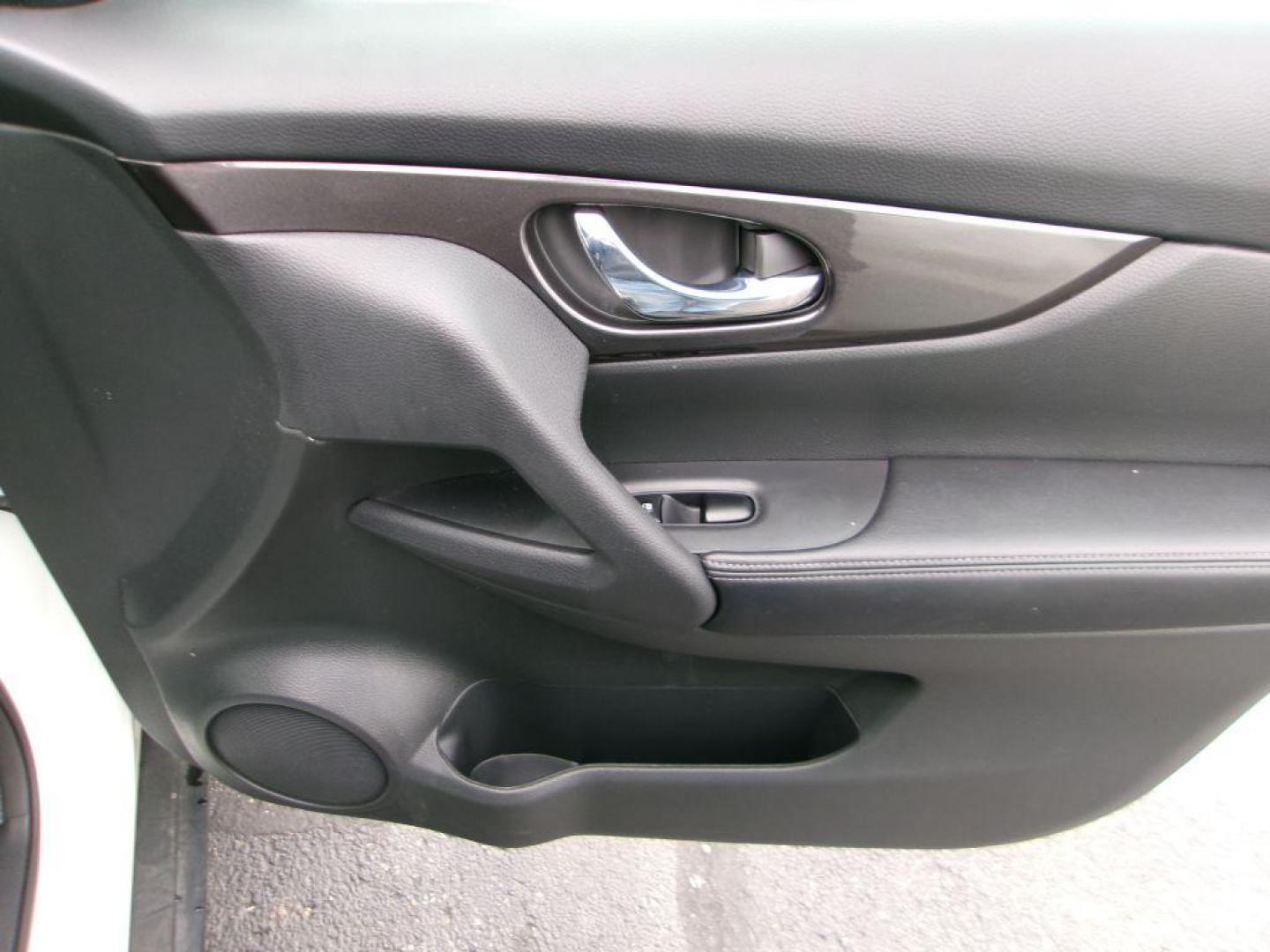 2018 WHITE NISSAN ROGUE S (5N1AT2MV7JC) with an 2.5L engine, Continuously Variable transmission, located at 501 E. Columbia St., Springfield, OH, 45503, (800) 262-7122, 39.925262, -83.801796 - Photo#15