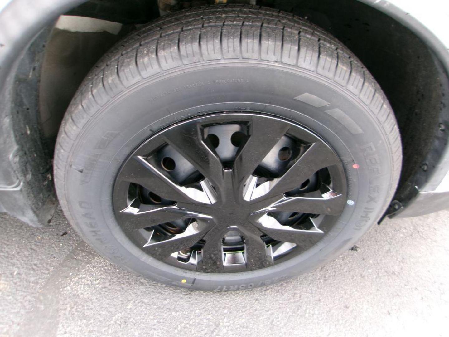 2018 WHITE NISSAN ROGUE S (5N1AT2MV7JC) with an 2.5L engine, Continuously Variable transmission, located at 501 E. Columbia St., Springfield, OH, 45503, (800) 262-7122, 39.925262, -83.801796 - Photo#18