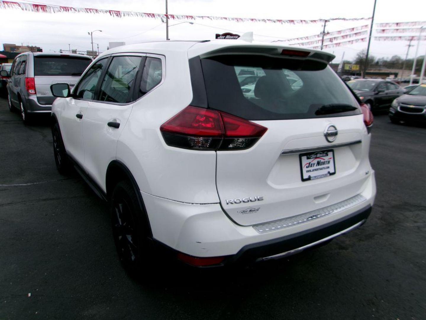2018 WHITE NISSAN ROGUE S (5N1AT2MV7JC) with an 2.5L engine, Continuously Variable transmission, located at 501 E. Columbia St., Springfield, OH, 45503, (800) 262-7122, 39.925262, -83.801796 - Photo#5