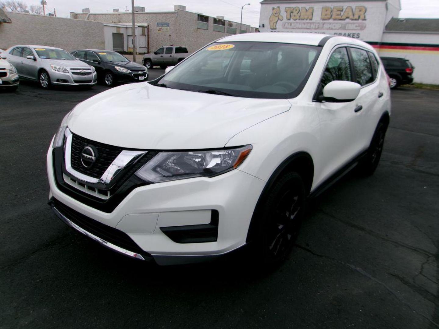 2018 WHITE NISSAN ROGUE S (5N1AT2MV7JC) with an 2.5L engine, Continuously Variable transmission, located at 501 E. Columbia St., Springfield, OH, 45503, (800) 262-7122, 39.925262, -83.801796 - Photo#6