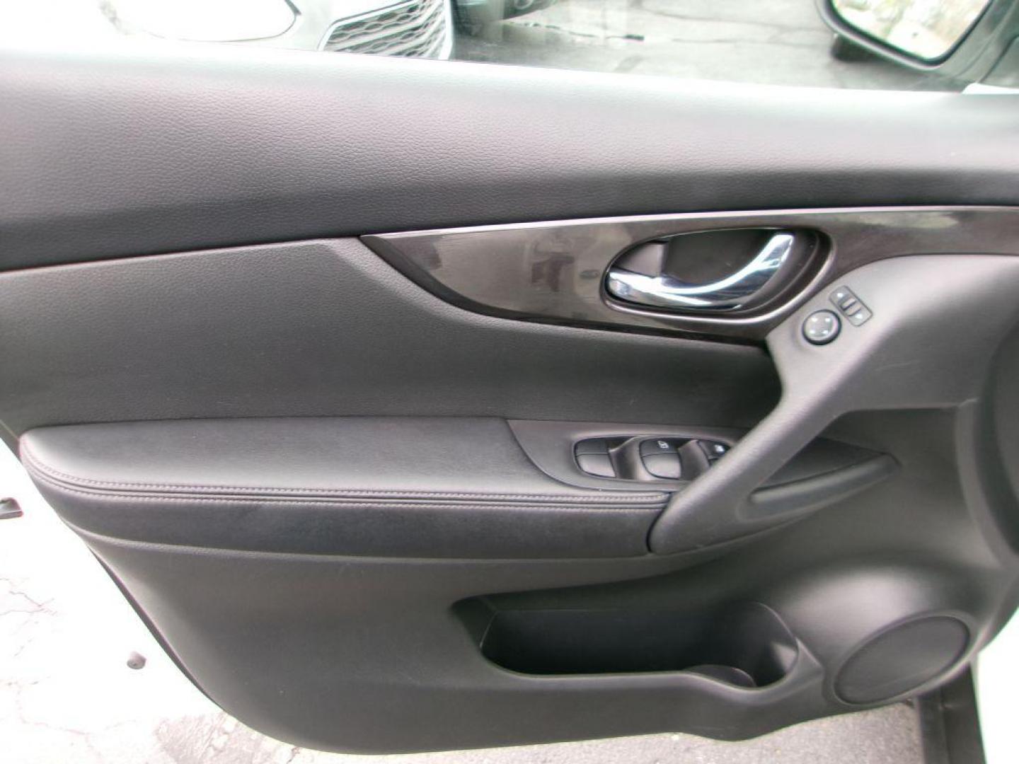 2018 WHITE NISSAN ROGUE S (5N1AT2MV7JC) with an 2.5L engine, Continuously Variable transmission, located at 501 E. Columbia St., Springfield, OH, 45503, (800) 262-7122, 39.925262, -83.801796 - Photo#7