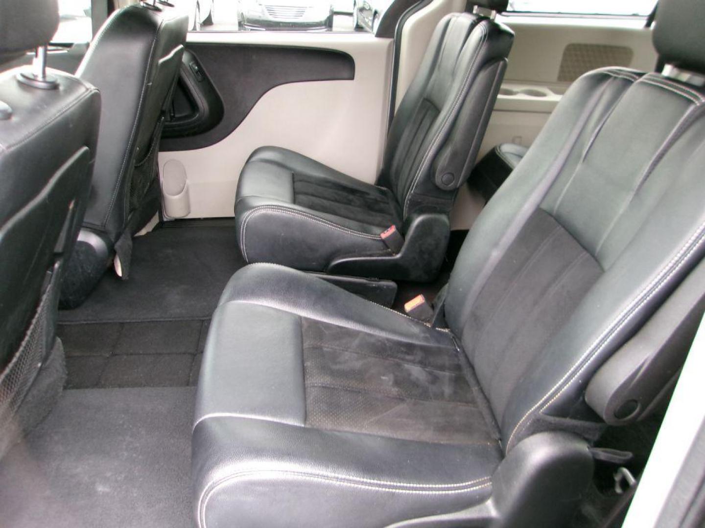 2018 SILVER DODGE GRAND CARAVAN SXT (2C4RDGCG0JR) with an 3.6L engine, Automatic transmission, located at 501 E. Columbia St., Springfield, OH, 45503, (800) 262-7122, 39.925262, -83.801796 - ***1-Owner***Clean Carfax***Power Doors***Power Lift Gate***Remote Start***Suede and Leather Seating***Serviced and Detailed*** Jay North Auto has offered hand picked vehicles since 1965! Our customer's enjoy a NO pressure buying experience with a small town feel. All of our vehicles get fully - Photo#10