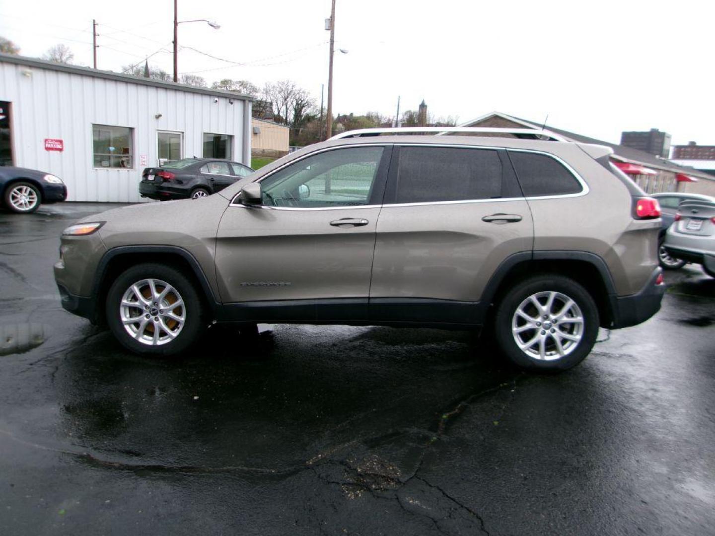 2017 BROWN JEEP CHEROKEE LATITUDE (1C4PJLCB5HW) with an 2.4L engine, Automatic transmission, located at 501 E. Columbia St., Springfield, OH, 45503, (800) 262-7122, 39.925262, -83.801796 - *** Serviced and Detailed *** Safety/Convenience Group Power 8-Way Driver Seat Power 4-Way Driver Lumbar Adjust ParkSenser Rear Park Assist System - Photo#4