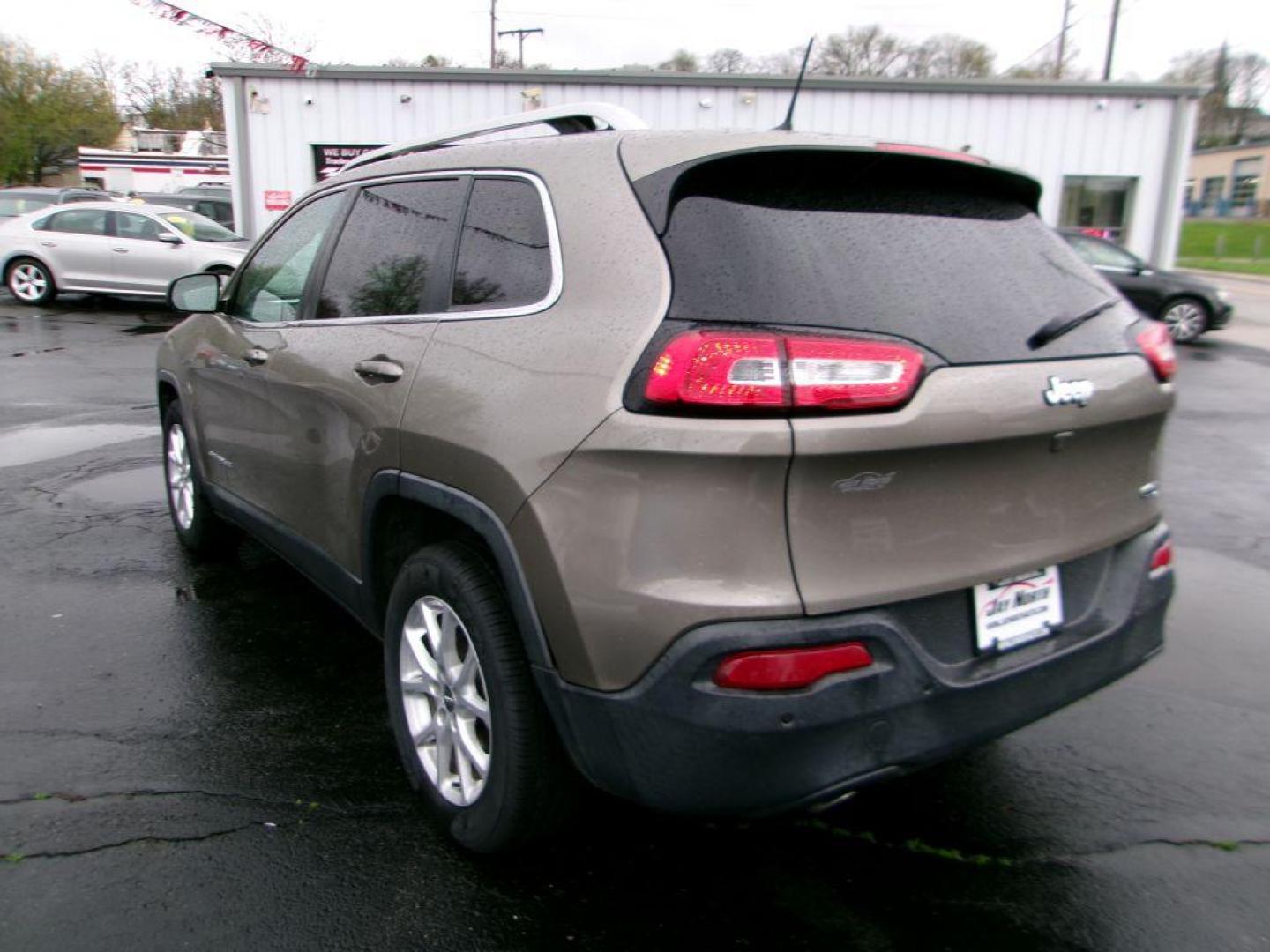 2017 BROWN JEEP CHEROKEE LATITUDE (1C4PJLCB5HW) with an 2.4L engine, Automatic transmission, located at 501 E. Columbia St., Springfield, OH, 45503, (800) 262-7122, 39.925262, -83.801796 - *** Serviced and Detailed *** Safety/Convenience Group Power 8-Way Driver Seat Power 4-Way Driver Lumbar Adjust ParkSenser Rear Park Assist System - Photo#5