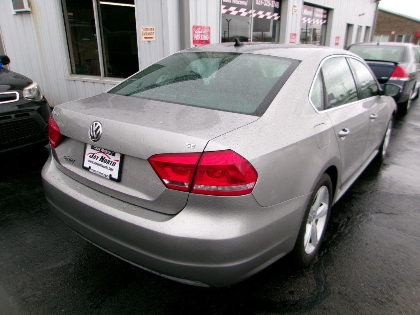 2012 SILVER VOLKSWAGEN PASSAT SE (1VWBH7A39CC) with an 2.5L engine, Automatic transmission, located at 501 E. Columbia St., Springfield, OH, 45503, (800) 262-7122, 39.925262, -83.801796 - Photo#5