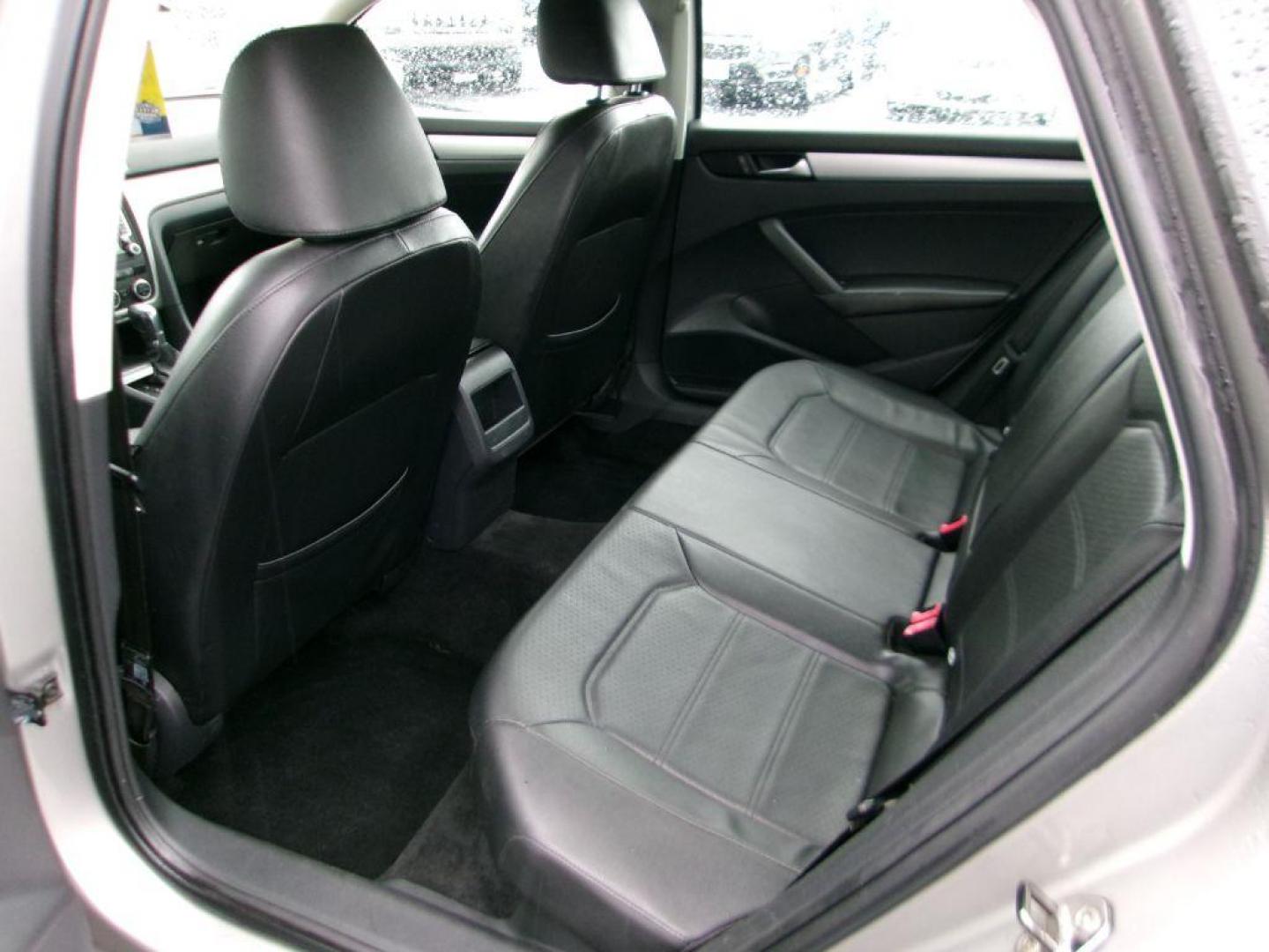 2012 SILVER VOLKSWAGEN PASSAT SE (1VWBH7A39CC) with an 2.5L engine, Automatic transmission, located at 501 E. Columbia St., Springfield, OH, 45503, (800) 262-7122, 39.925262, -83.801796 - Photo#6