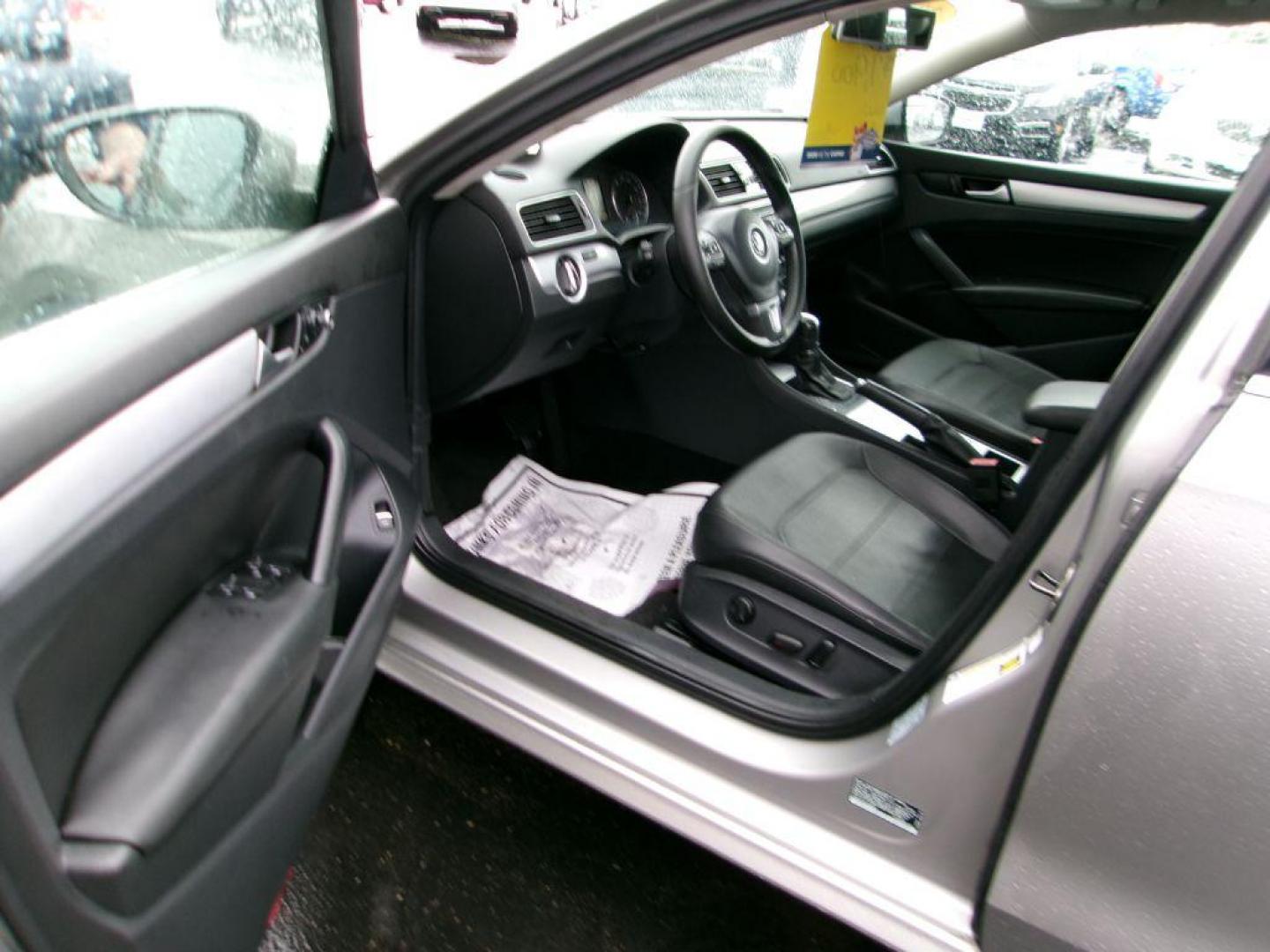 2012 SILVER VOLKSWAGEN PASSAT SE (1VWBH7A39CC) with an 2.5L engine, Automatic transmission, located at 501 E. Columbia St., Springfield, OH, 45503, (800) 262-7122, 39.925262, -83.801796 - Photo#8