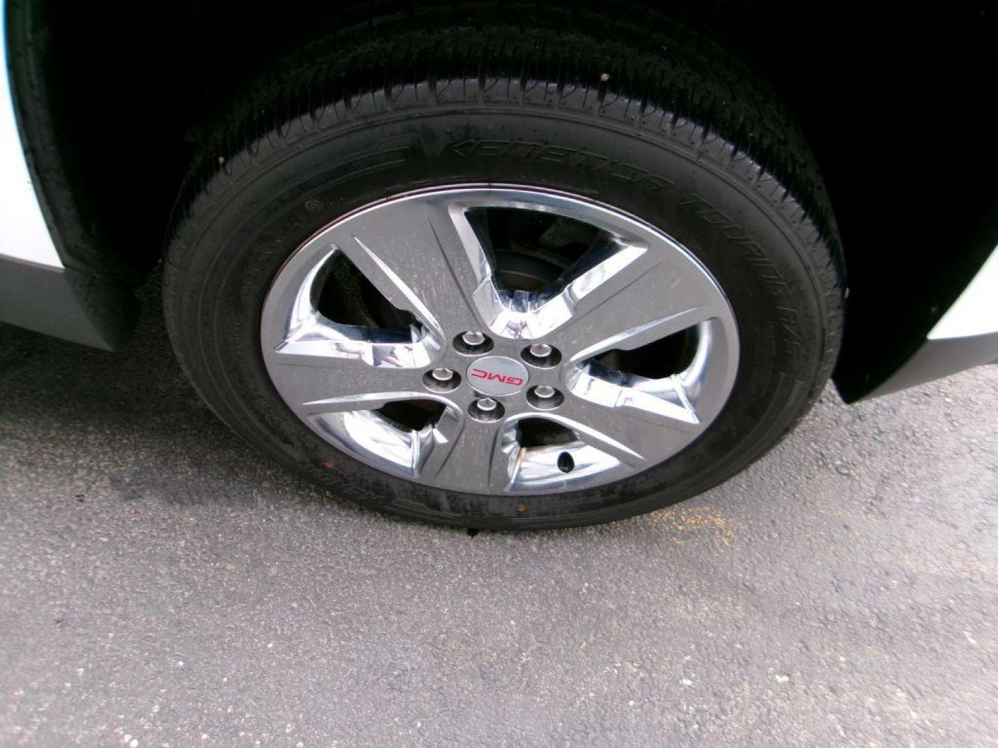 2015 WHITE GMC TERRAIN SLT (2GKFLXEKXF6) with an 2.4L engine, Automatic transmission, located at 501 E. Columbia St., Springfield, OH, 45503, (800) 262-7122, 39.925262, -83.801796 - *** AWD *** Leather *** Moonroof *** SLT *** Pioneer Audio *** Remote Start *** Serviced and Detailed *** Jay North Auto has offered hand picked vehicles since 1965! Our customer's enjoy a NO pressure buying experience with a small town feel. All of our vehicles get fully inspected and detailed - Photo#21
