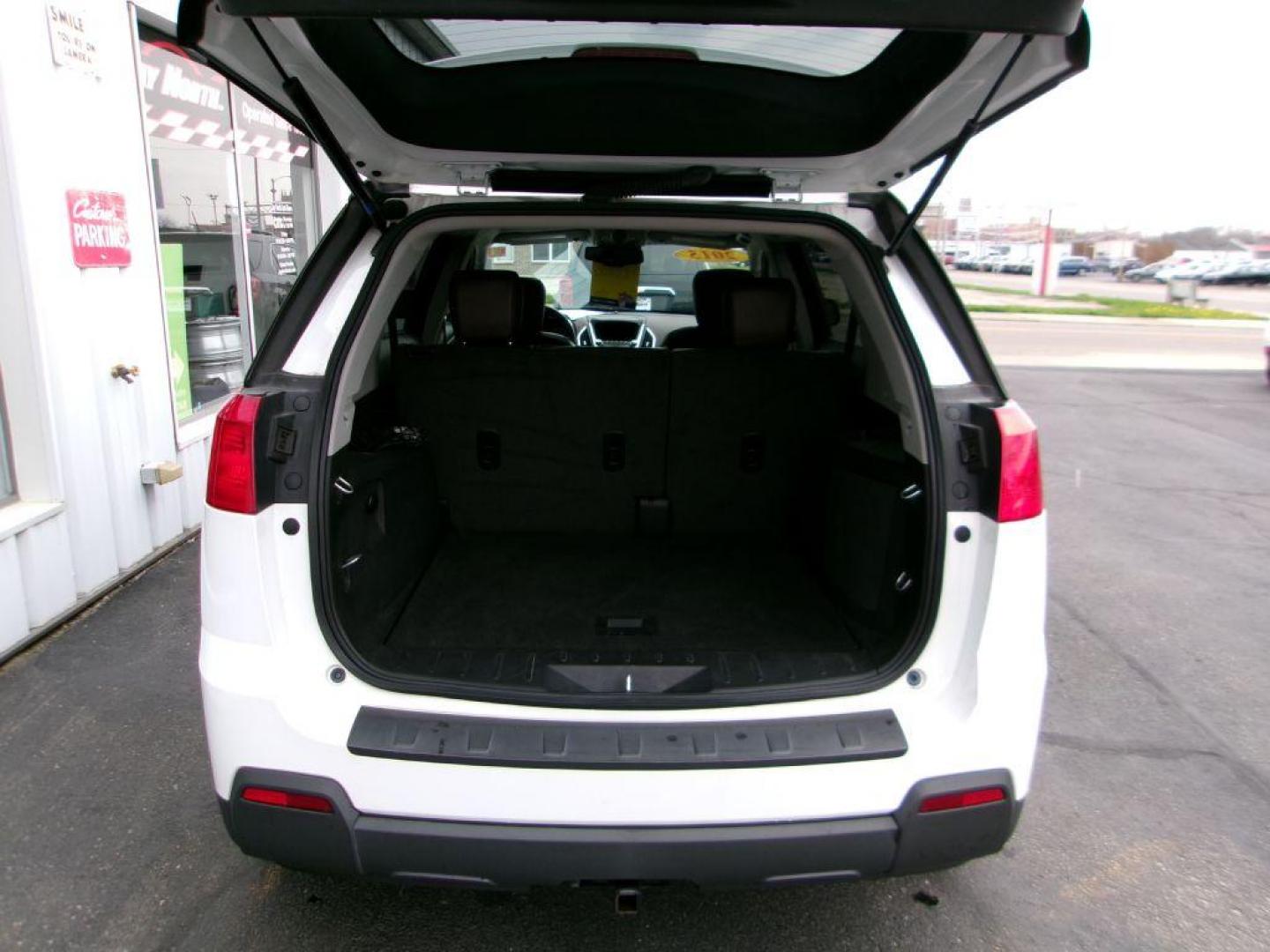 2015 WHITE GMC TERRAIN SLT (2GKFLXEKXF6) with an 2.4L engine, Automatic transmission, located at 501 E. Columbia St., Springfield, OH, 45503, (800) 262-7122, 39.925262, -83.801796 - *** AWD *** Leather *** Moonroof *** SLT *** Pioneer Audio *** Remote Start *** Serviced and Detailed *** Jay North Auto has offered hand picked vehicles since 1965! Our customer's enjoy a NO pressure buying experience with a small town feel. All of our vehicles get fully inspected and detailed - Photo#7