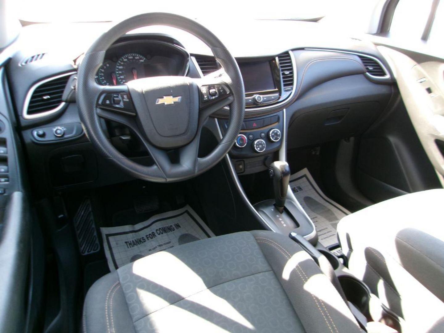 2020 GRAY CHEVROLET TRAX LS (3GNCJKSB0LL) with an 1.4L engine, Automatic transmission, located at 501 E. Columbia St., Springfield, OH, 45503, (800) 262-7122, 39.925262, -83.801796 - Photo#9