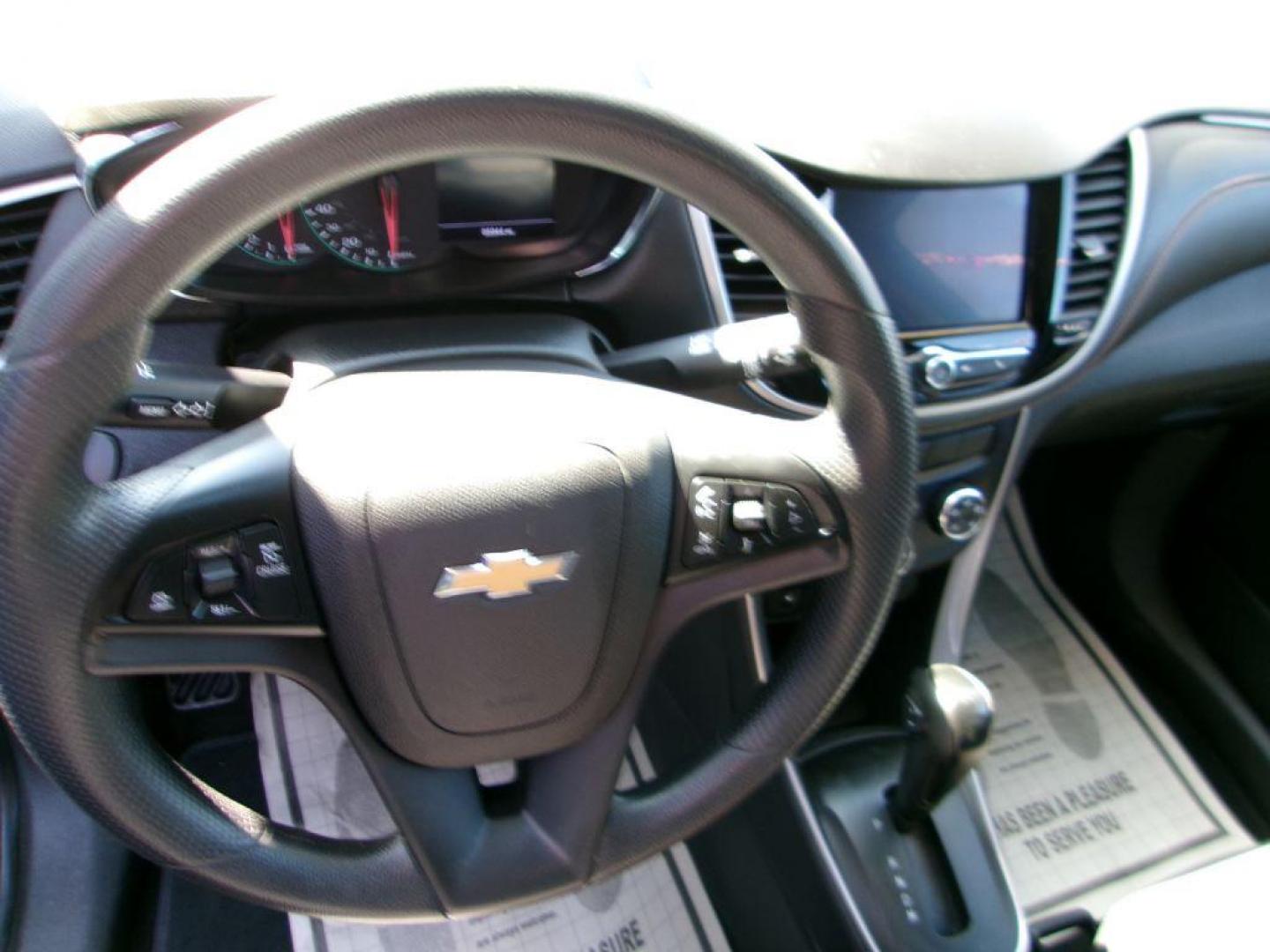 2020 GRAY CHEVROLET TRAX LS (3GNCJKSB0LL) with an 1.4L engine, Automatic transmission, located at 501 E. Columbia St., Springfield, OH, 45503, (800) 262-7122, 39.925262, -83.801796 - Photo#12