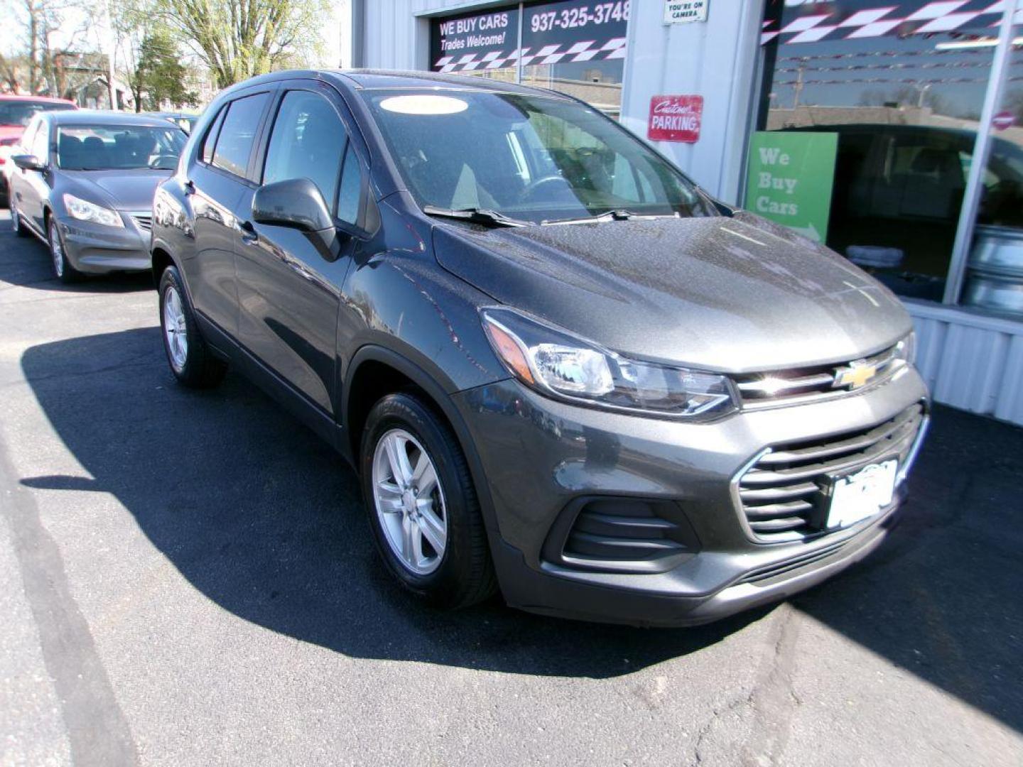 2020 GRAY CHEVROLET TRAX LS (3GNCJKSB0LL) with an 1.4L engine, Automatic transmission, located at 501 E. Columbia St., Springfield, OH, 45503, (800) 262-7122, 39.925262, -83.801796 - Photo#1