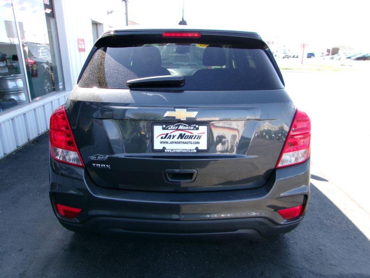 2020 GRAY CHEVROLET TRAX LS (3GNCJKSB0LL) with an 1.4L engine, Automatic transmission, located at 501 E. Columbia St., Springfield, OH, 45503, (800) 262-7122, 39.925262, -83.801796 - Photo#5