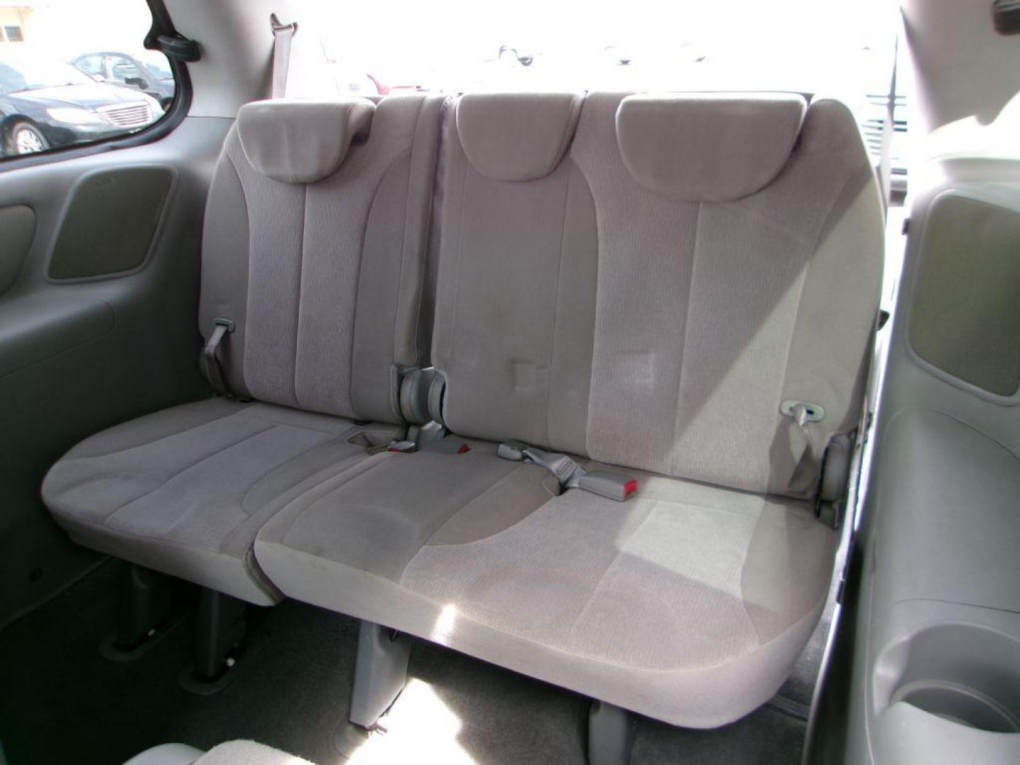 2011 WHITE KIA SEDONA LX (KNDMG4C74B6) with an 3.5L engine, Automatic transmission, located at 501 E. Columbia St., Springfield, OH, 45503, (800) 262-7122, 39.925262, -83.801796 - Photo#11
