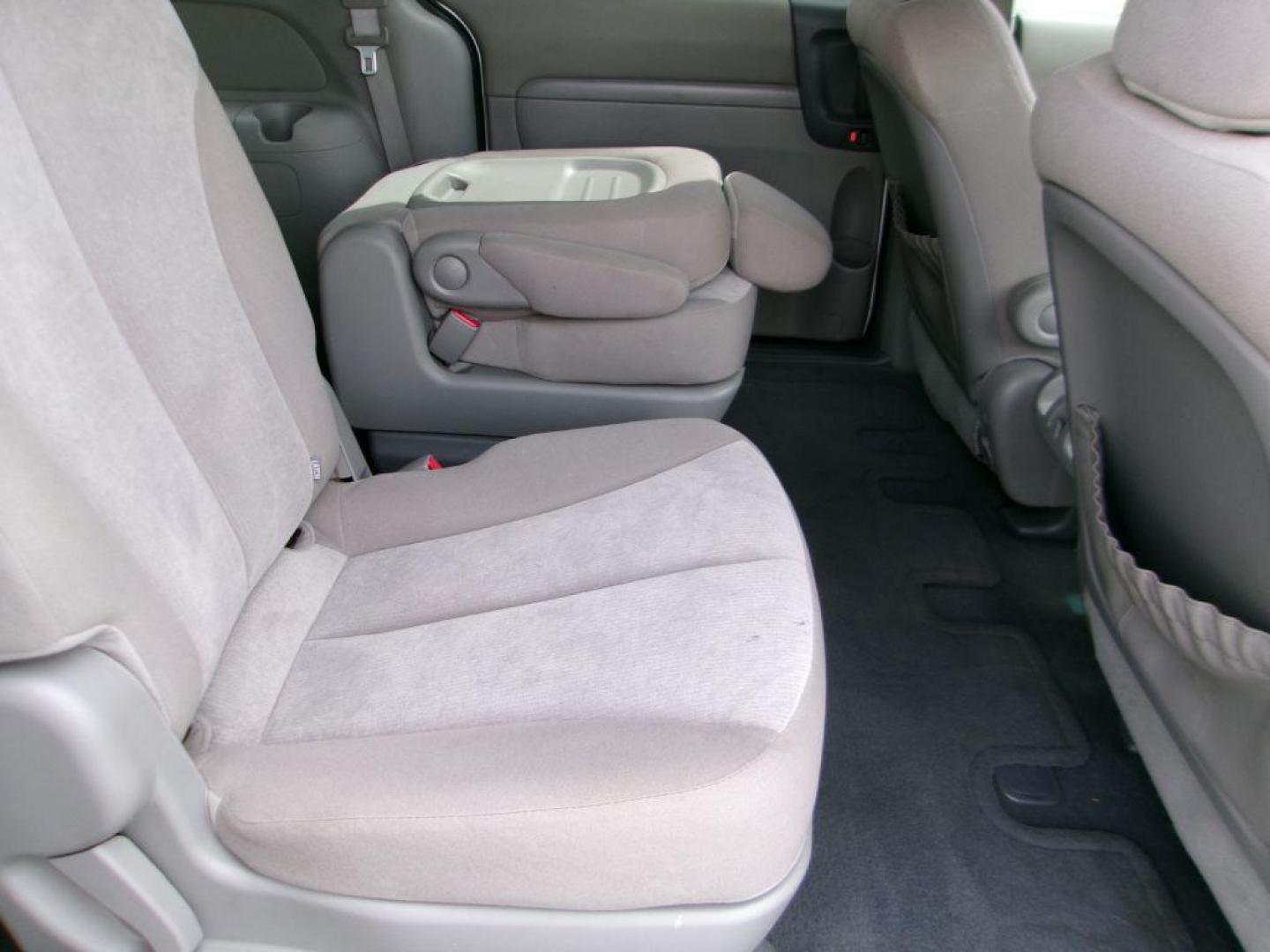2011 WHITE KIA SEDONA LX (KNDMG4C74B6) with an 3.5L engine, Automatic transmission, located at 501 E. Columbia St., Springfield, OH, 45503, (800) 262-7122, 39.925262, -83.801796 - Photo#13