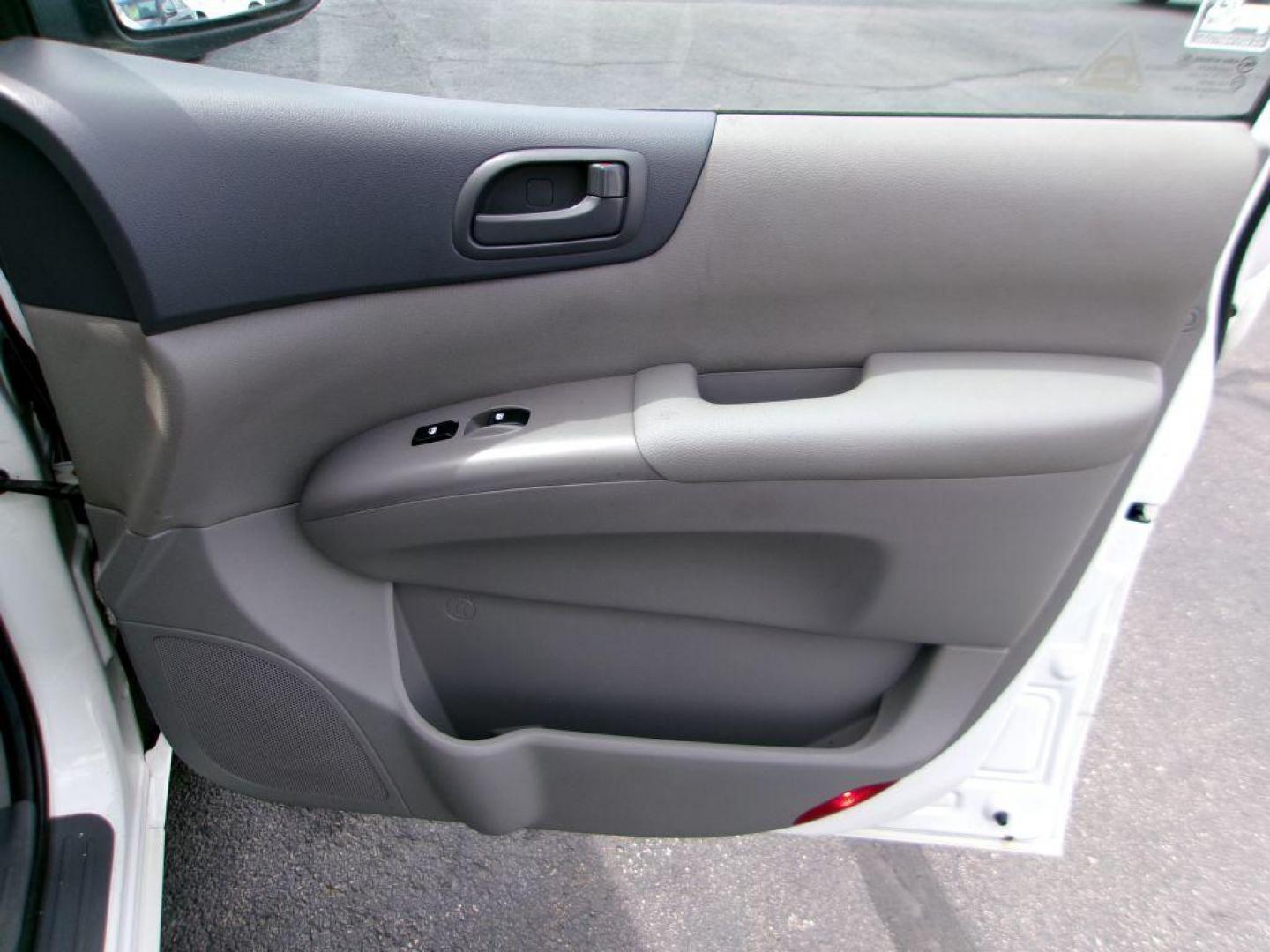 2011 WHITE KIA SEDONA LX (KNDMG4C74B6) with an 3.5L engine, Automatic transmission, located at 501 E. Columbia St., Springfield, OH, 45503, (800) 262-7122, 39.925262, -83.801796 - Photo#14